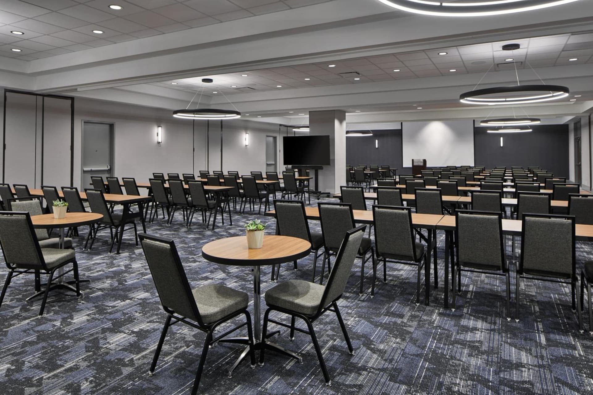 Courtyard by Marriott Detroit Downtown gallery photo in Detroit, MI — image 32