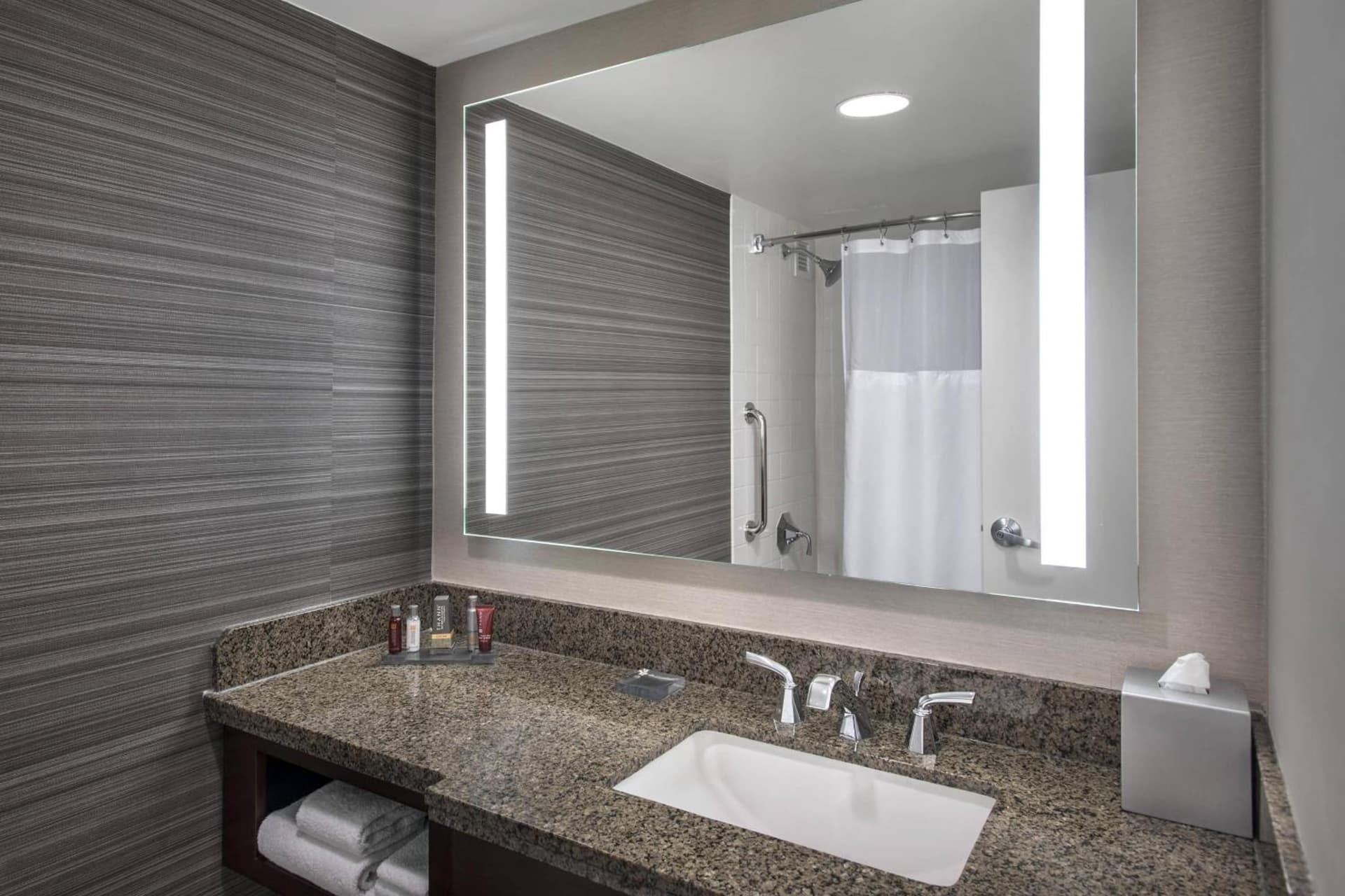 Newark Liberty International Airport Marriott gallery photo in Newark, NJ — image 21