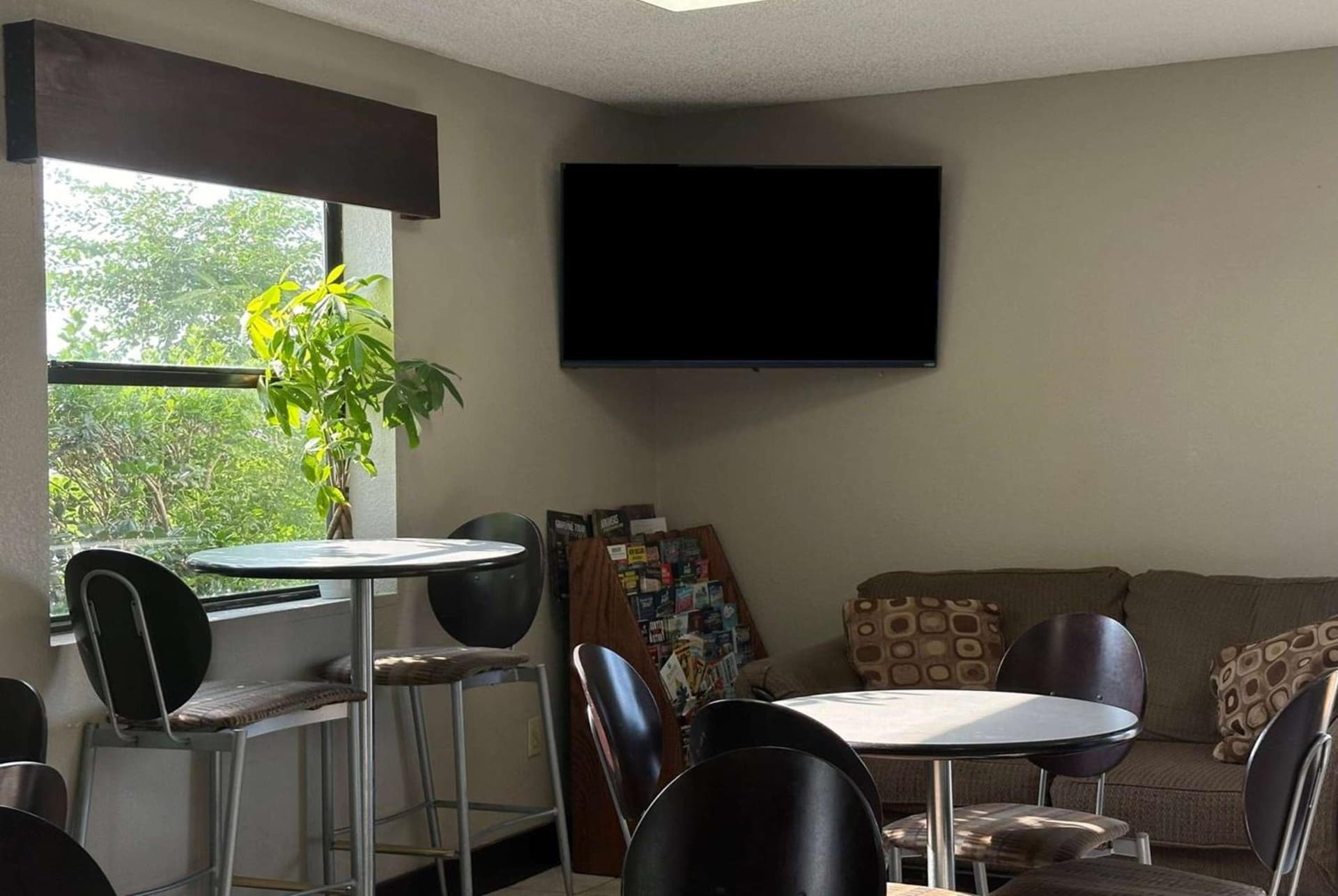 Super 8 by Wyndham Monroe gallery photo in Monroe, LA — image 9
