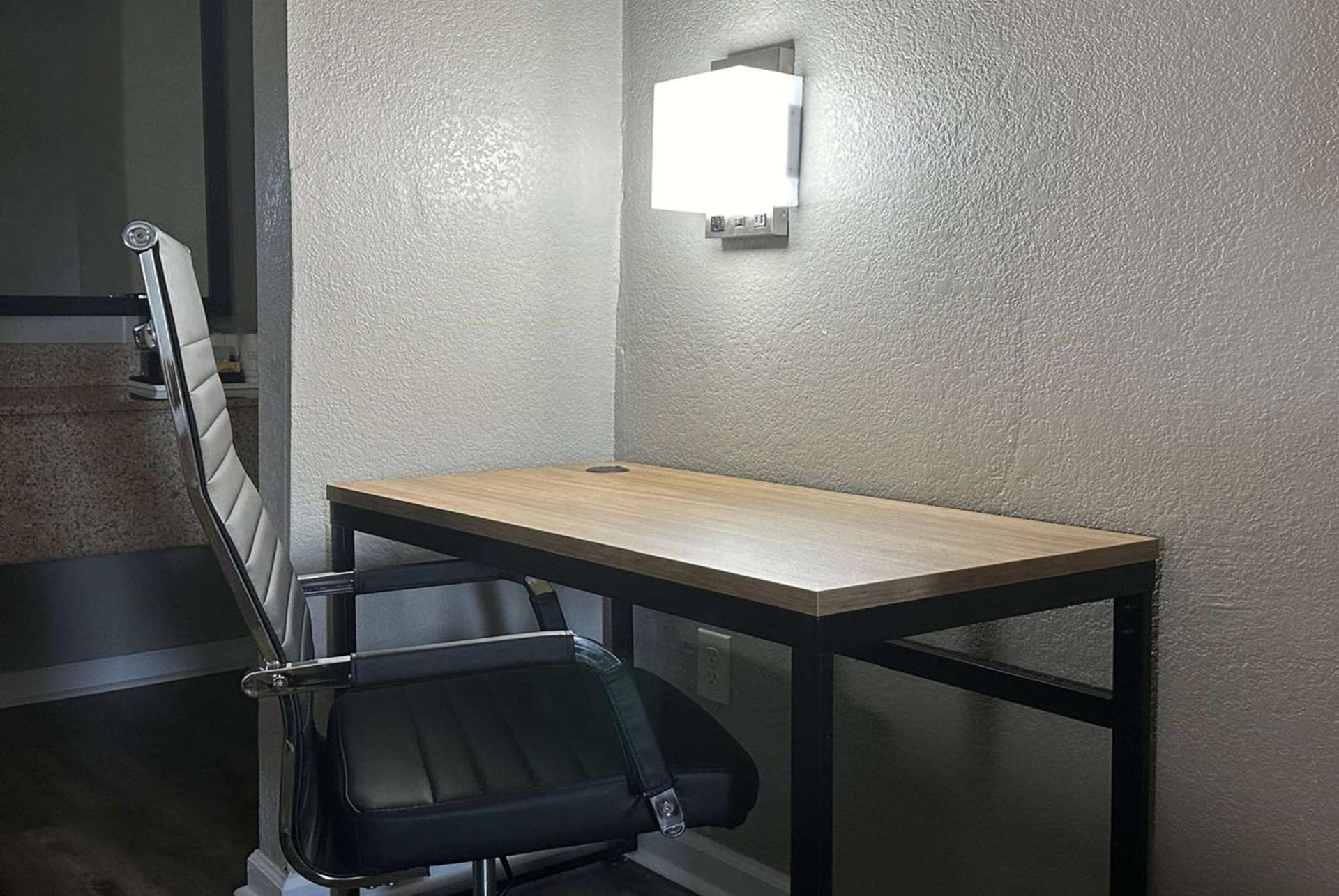 Super 8 by Wyndham Monroe interior in Monroe, LA — gallery photo 2