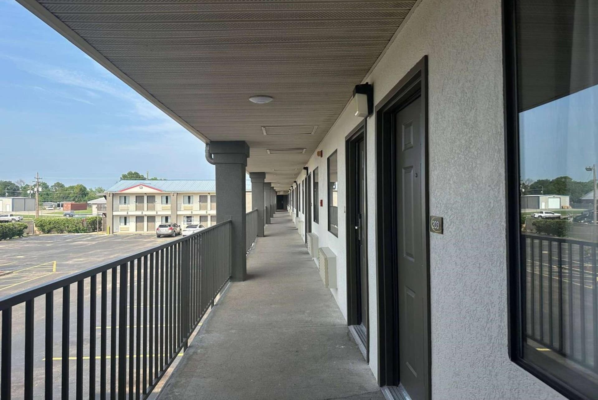 Super 8 by Wyndham Monroe gallery photo in Monroe, LA — image 7