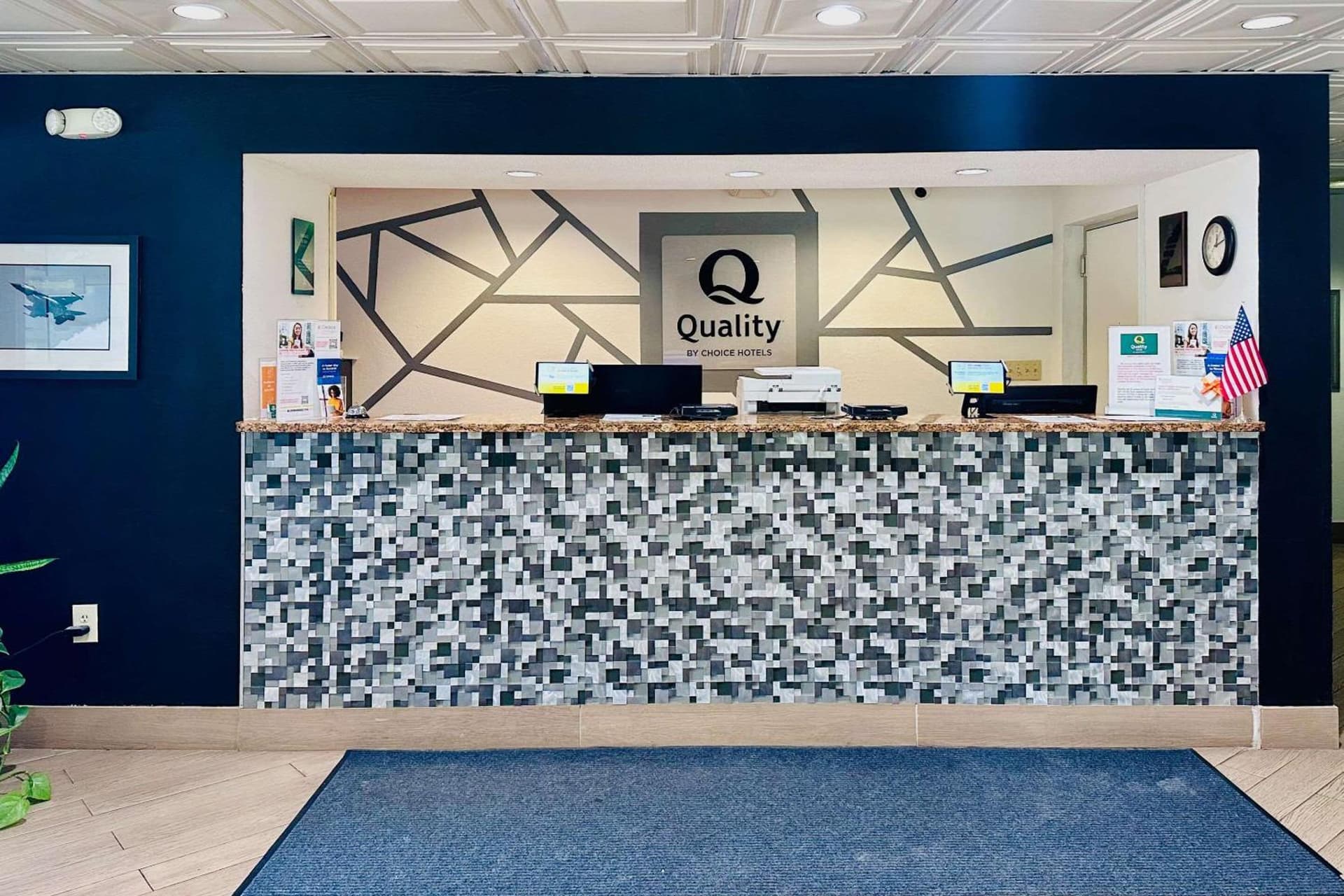 Days Inn by Wyndham Eglin AFB interior in Niceville, FL — gallery photo 2