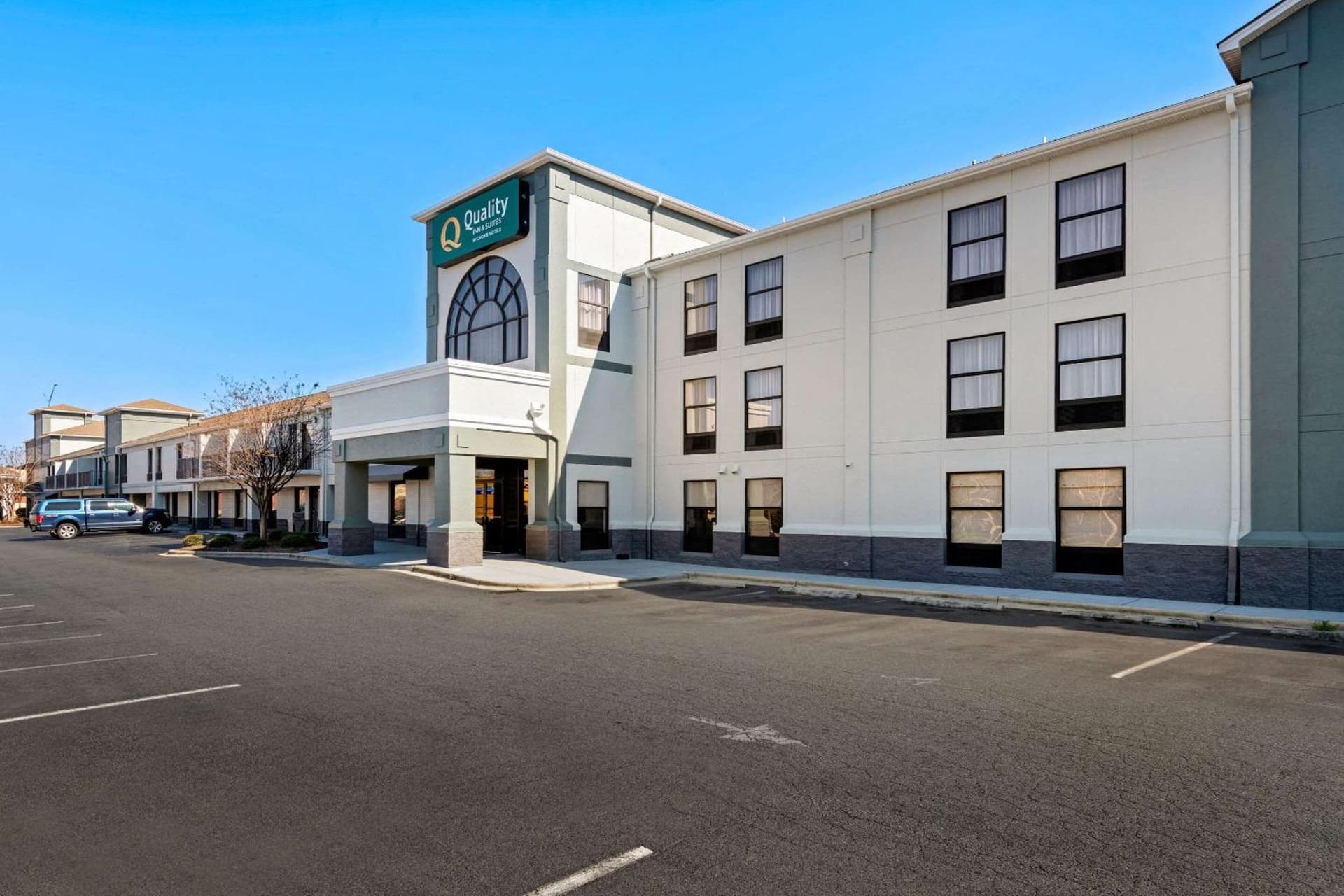 Quality Inn & Suites Matthews - Charlotte interior in Matthews, NC — gallery photo 2