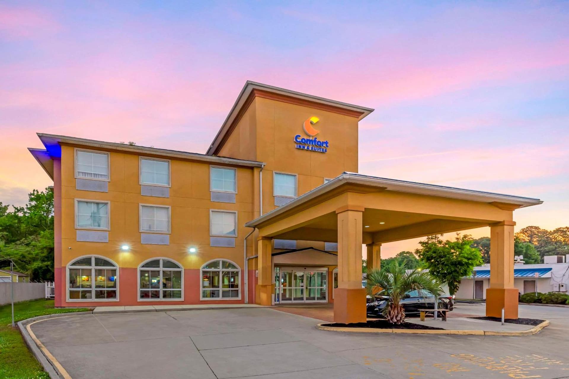 Comfort Inn & Suites Chesapeake - Portsmouth interior in Chesapeake, VA — gallery photo 2