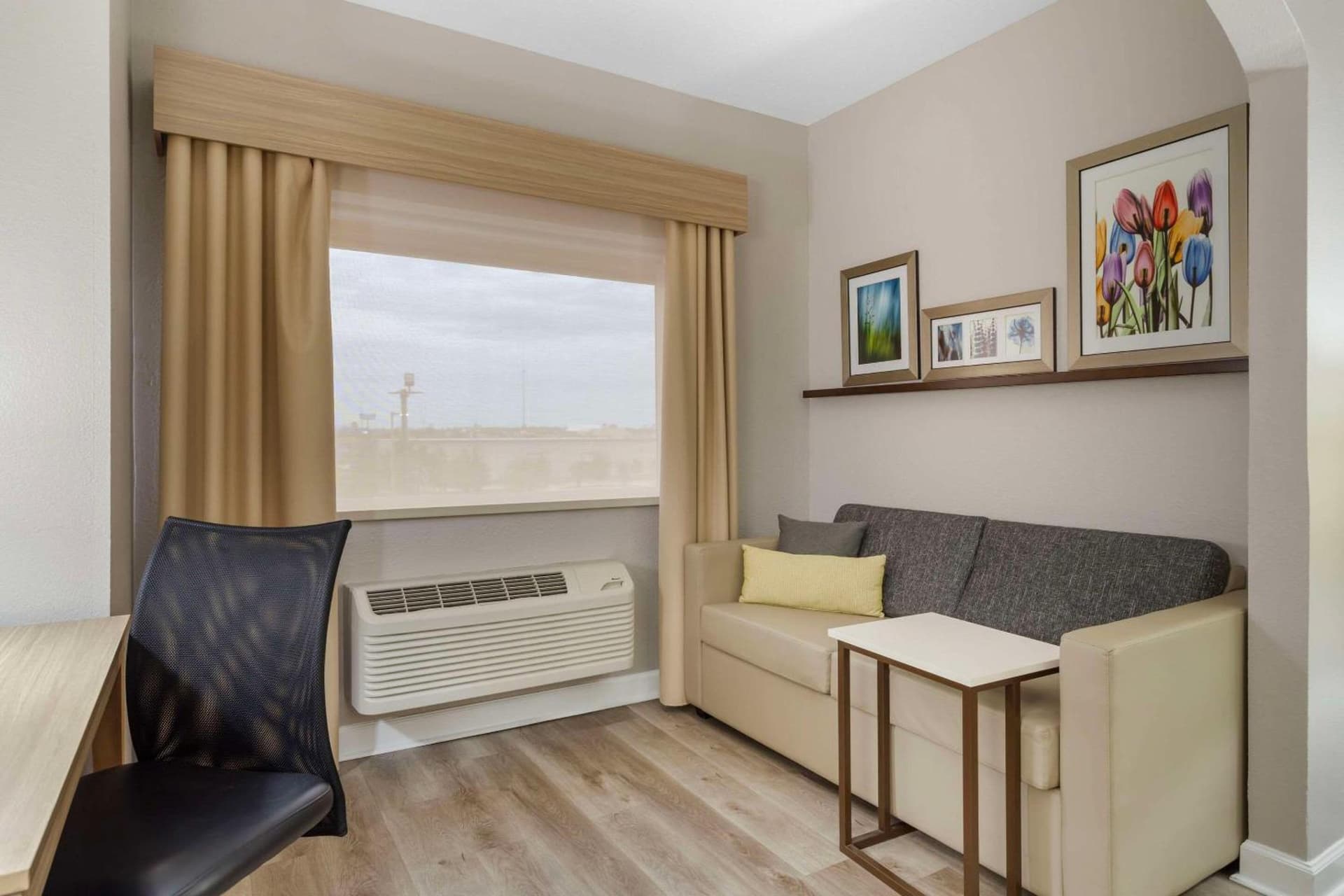 Comfort Suites Shenandoah-The Woodlands gallery photo in The Woodlands, TX — image 8
