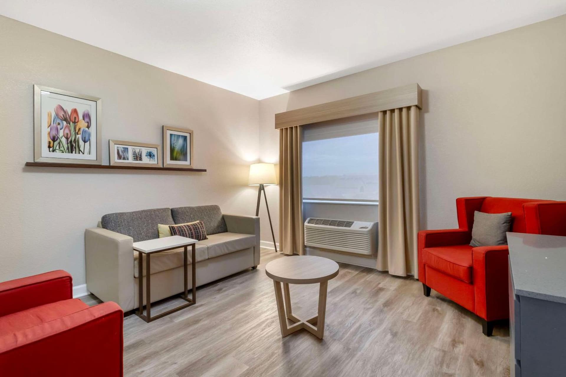 Comfort Suites Shenandoah-The Woodlands gallery photo in The Woodlands, TX — image 12