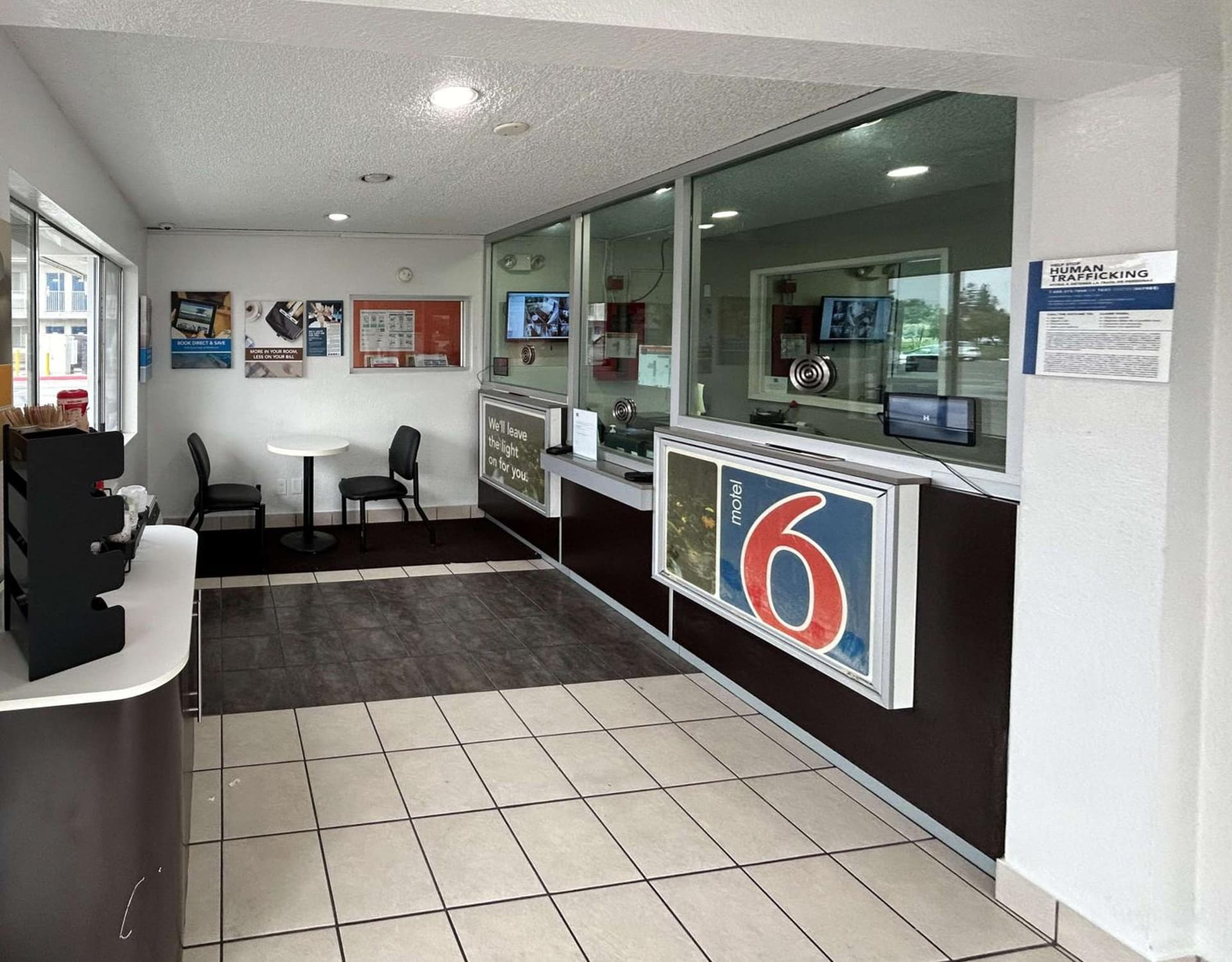 Studio 6 Hayward, CA Silicon Valley Gateway interior in Hayward, CA — gallery photo 2