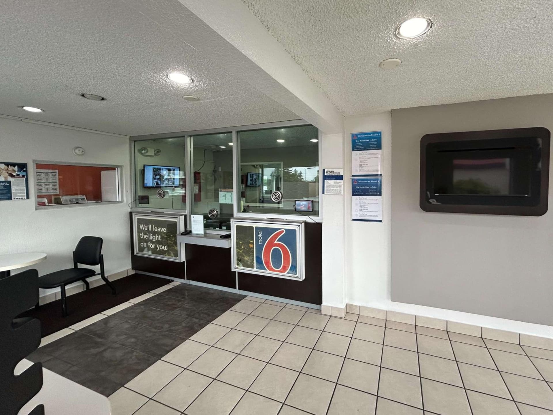Studio 6 Hayward, CA Silicon Valley Gateway property views in Hayward, CA — gallery photo 3