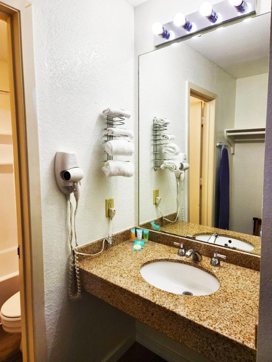Inn at the Waterpark gallery photo in Galveston, TX — image 31
