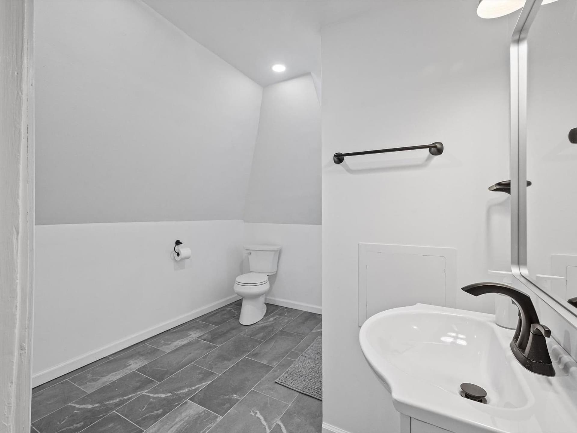 Shadyside, Central 3C Spacious & Modern Private Bedroom With Shared Bathroom and Free Parking property views in Pittsburgh, PA — gallery photo 3