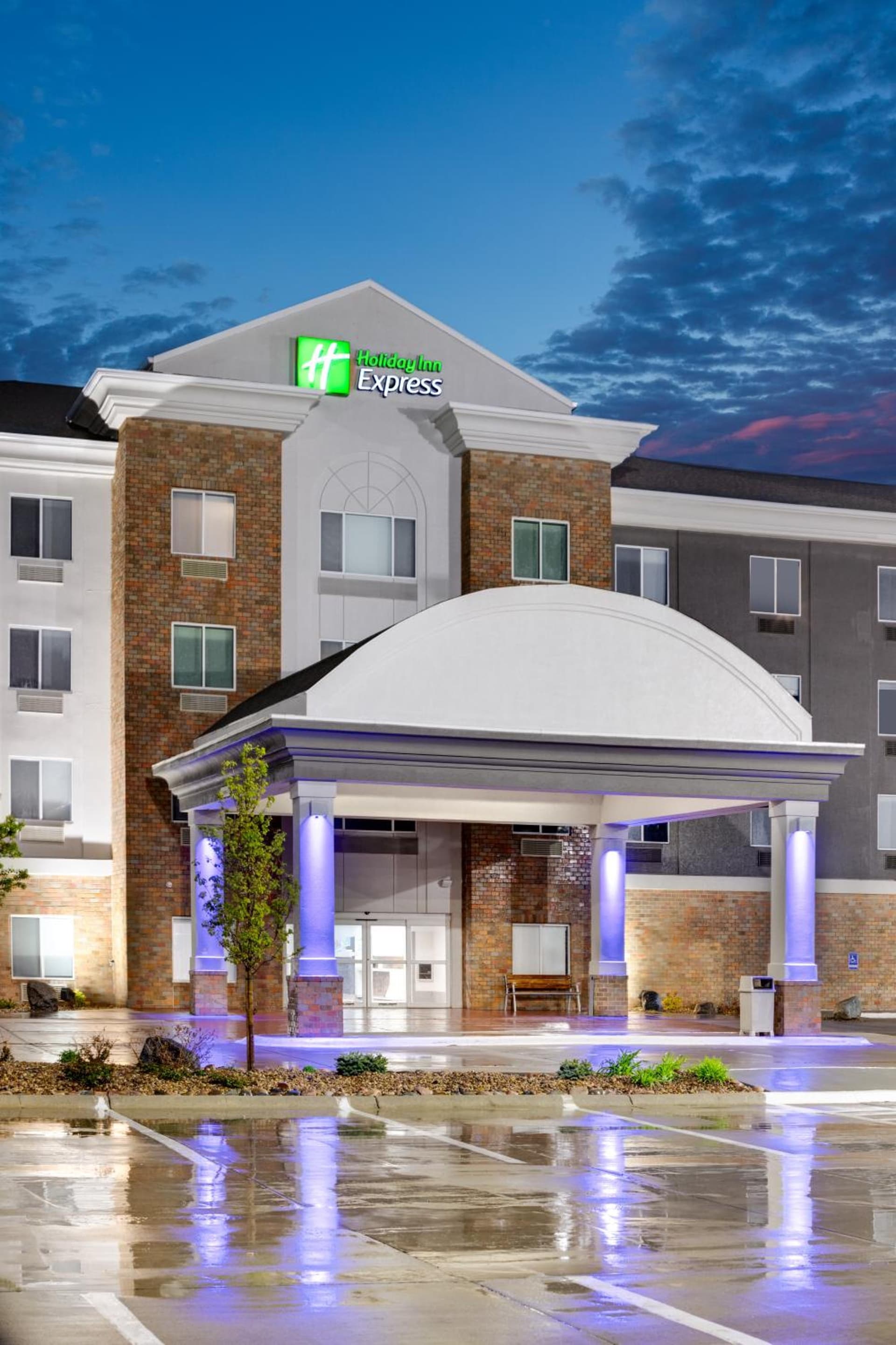 Holiday Inn Express Kearney by IHG interior in Kearney, NE — gallery photo 2