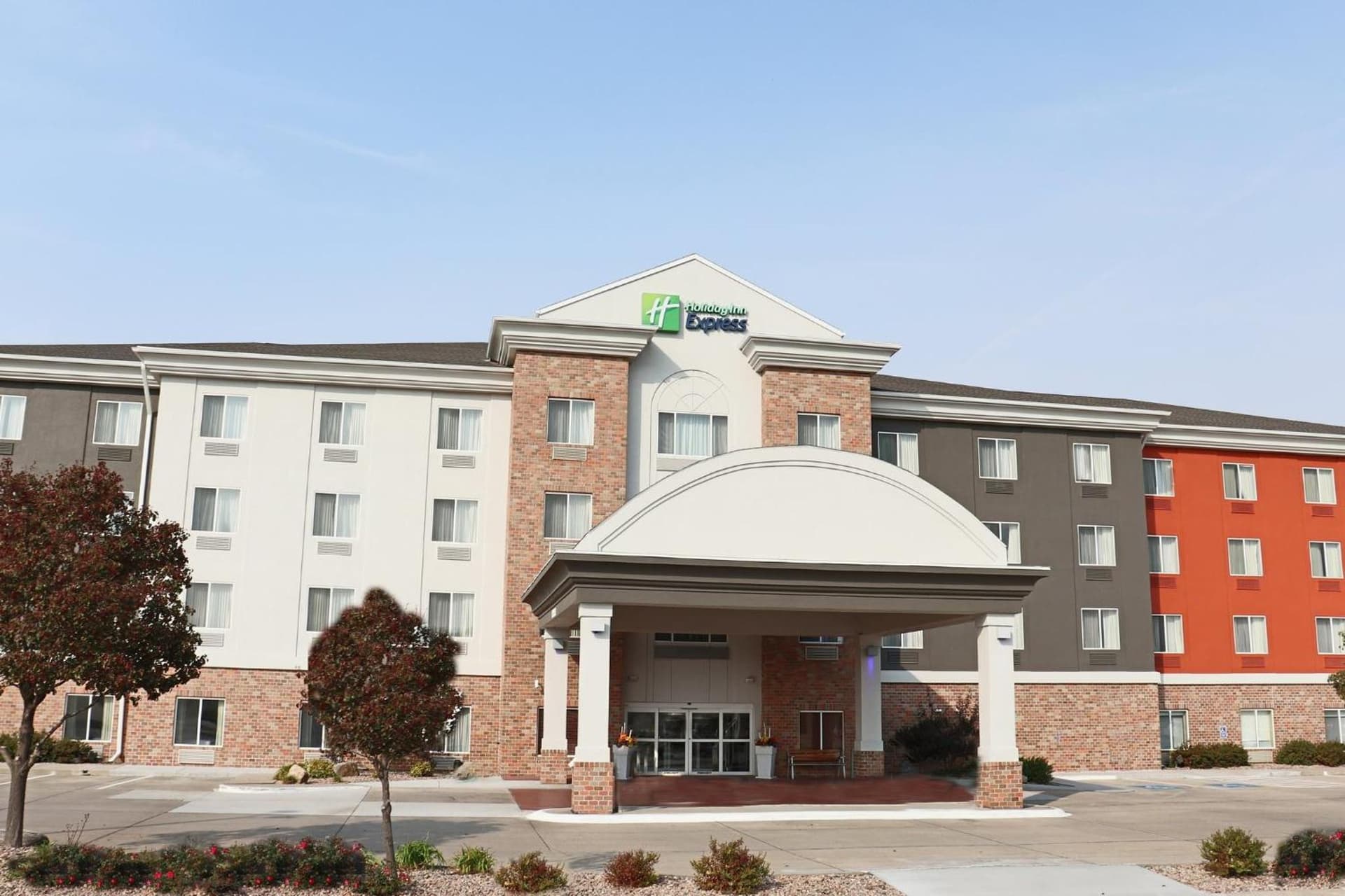 Holiday Inn Express Kearney by IHG featured exterior or lobby in Kearney, NE — similar hotel
