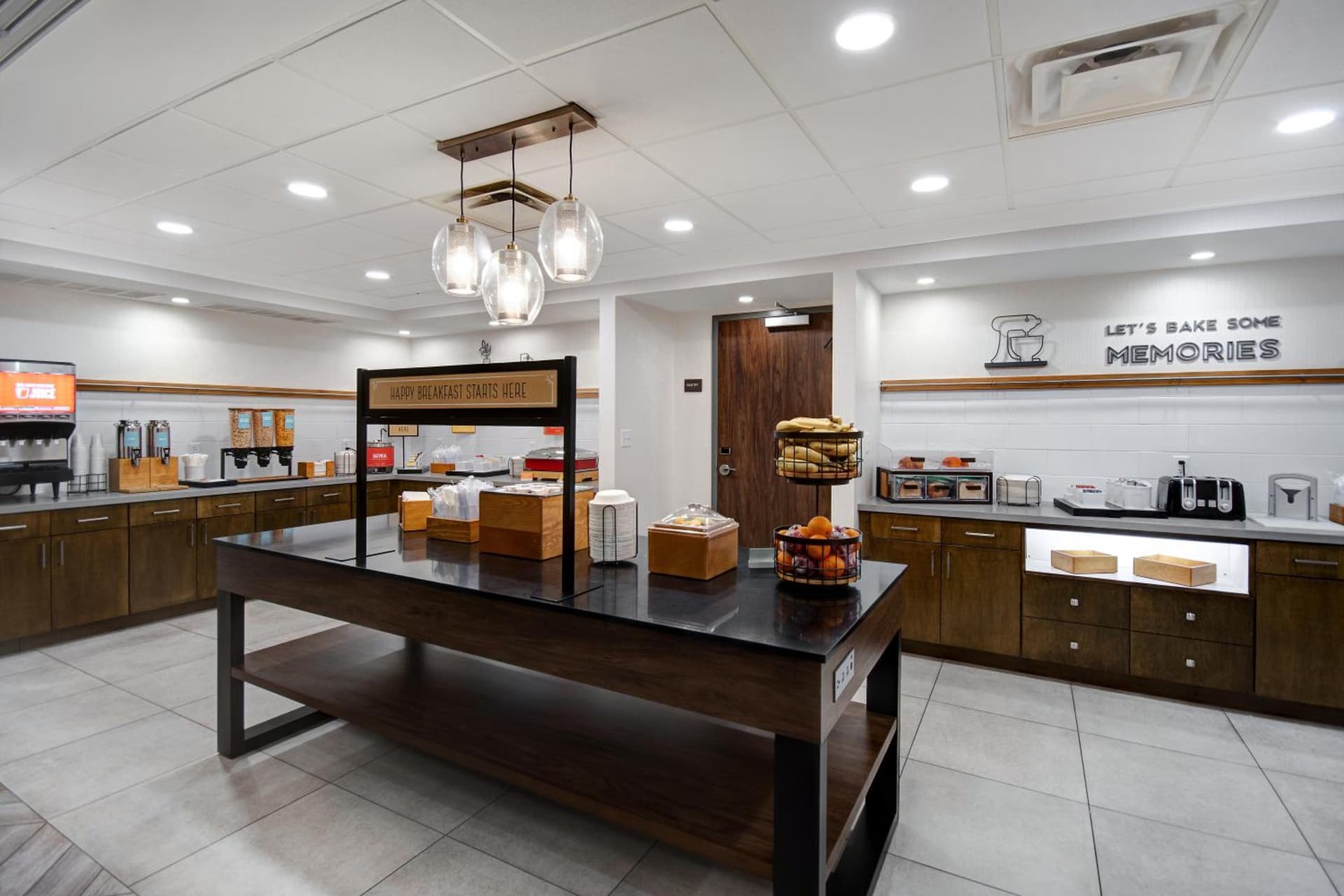 Hampton Inn & Suites Dayton-Vandalia interior in Murlin Heights, OH — gallery photo 2