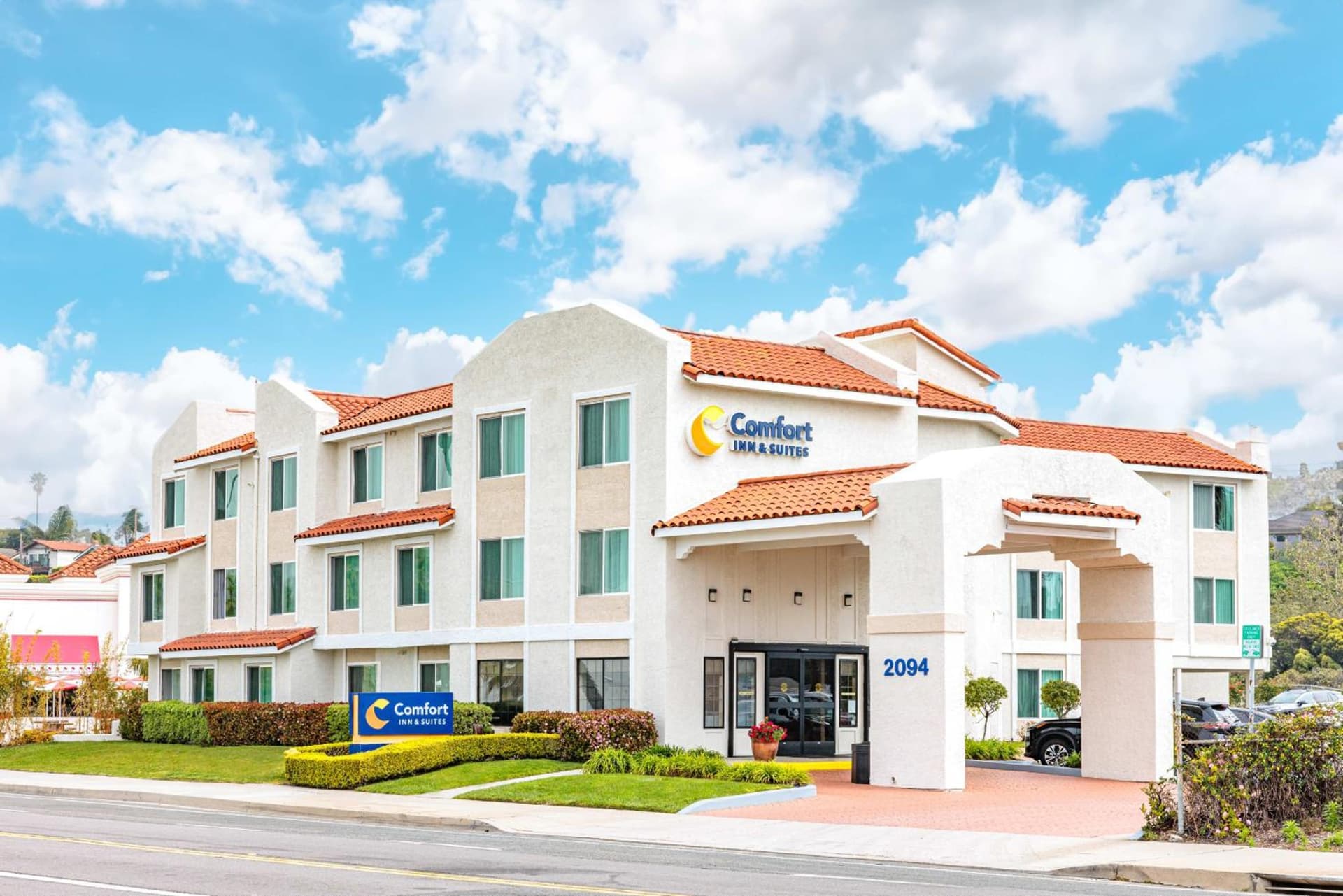 Comfort Inn & Suites Ventura Beach interior in Ventura, CA — gallery photo 2