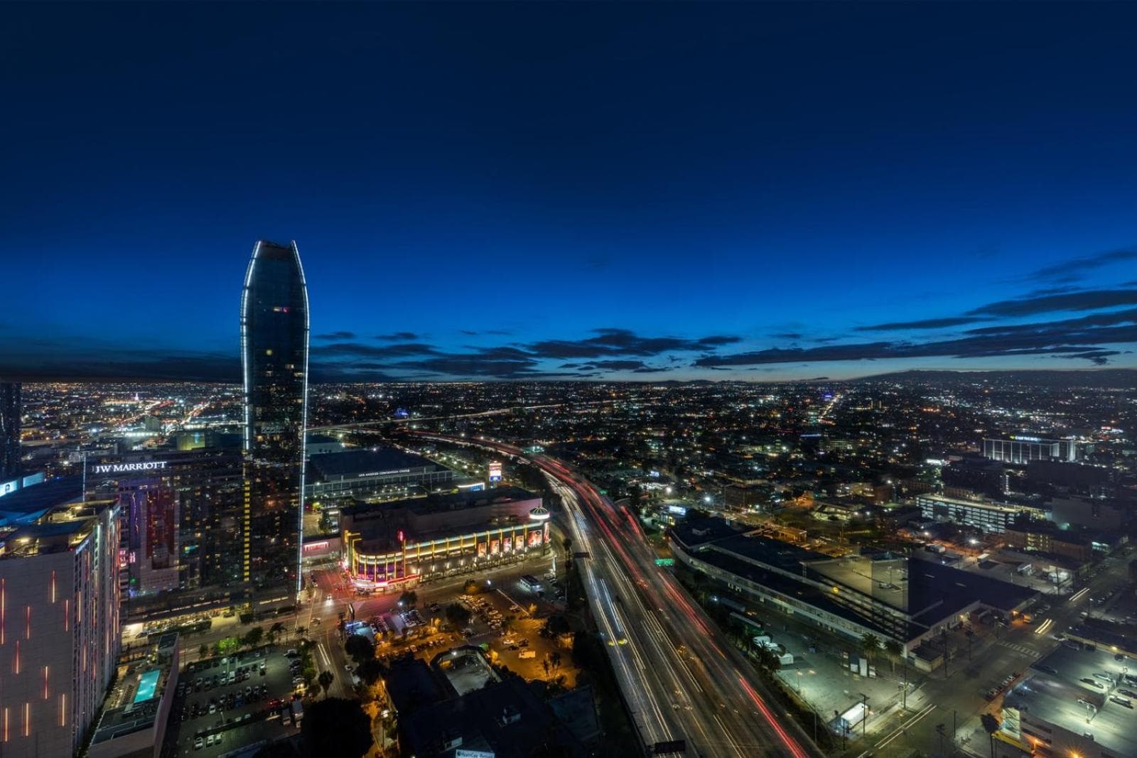 Lavish High-Rise 2bed Apt in the Hearth of Downtown LA featured exterior or lobby in Los Angeles, CA — similar hotel