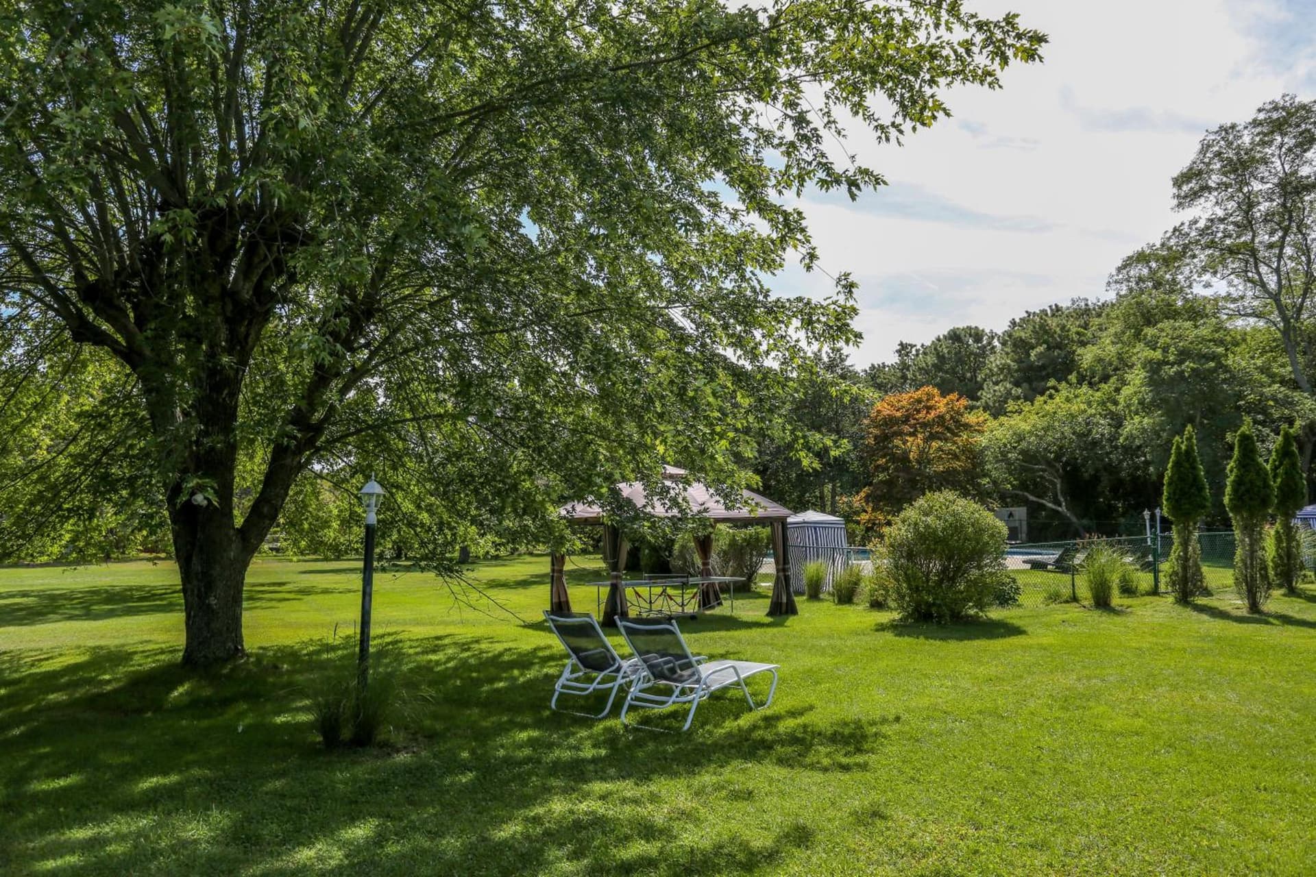 Hamlet Inn - Walk to PALM TREE FESTIVAL gallery photo in Southampton, NY — image 32