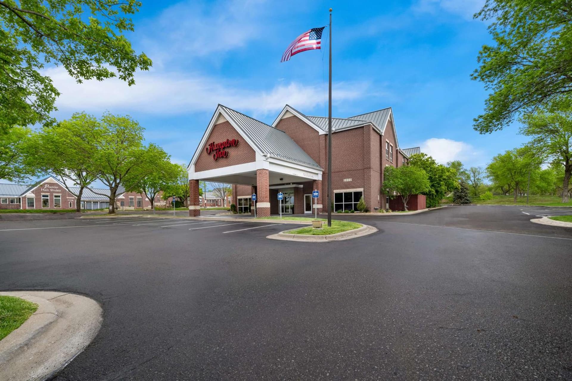 Hampton Inn South Heritage Park featured exterior or lobby in Lincoln, NE — similar hotel