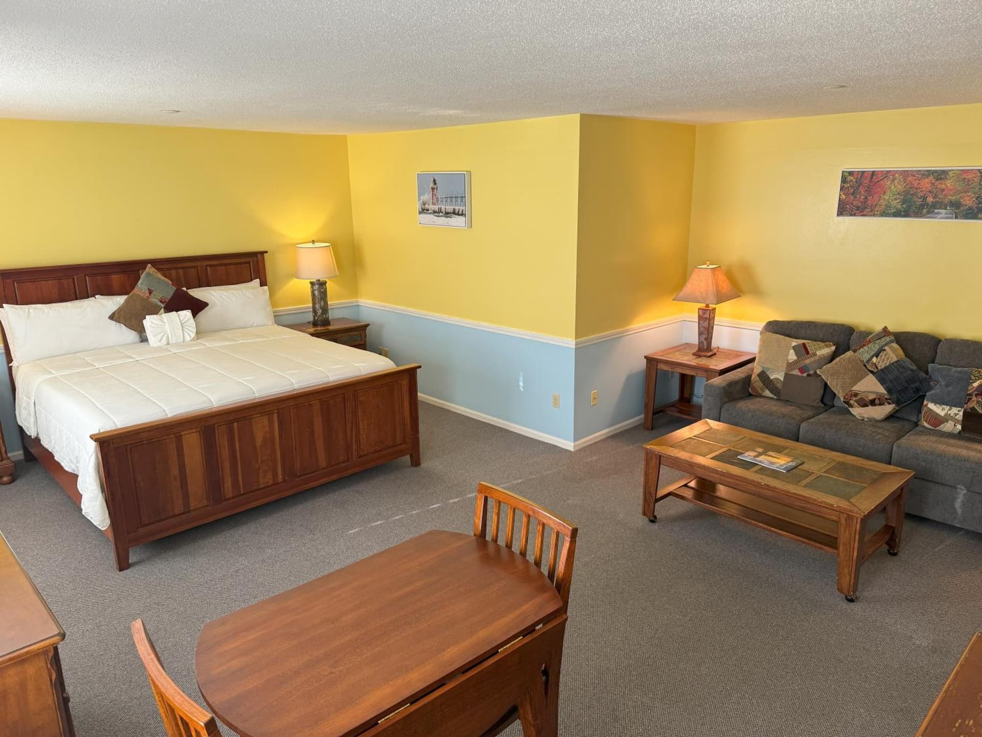 Old Harbor Inn interior in South Haven, MI — gallery photo 2