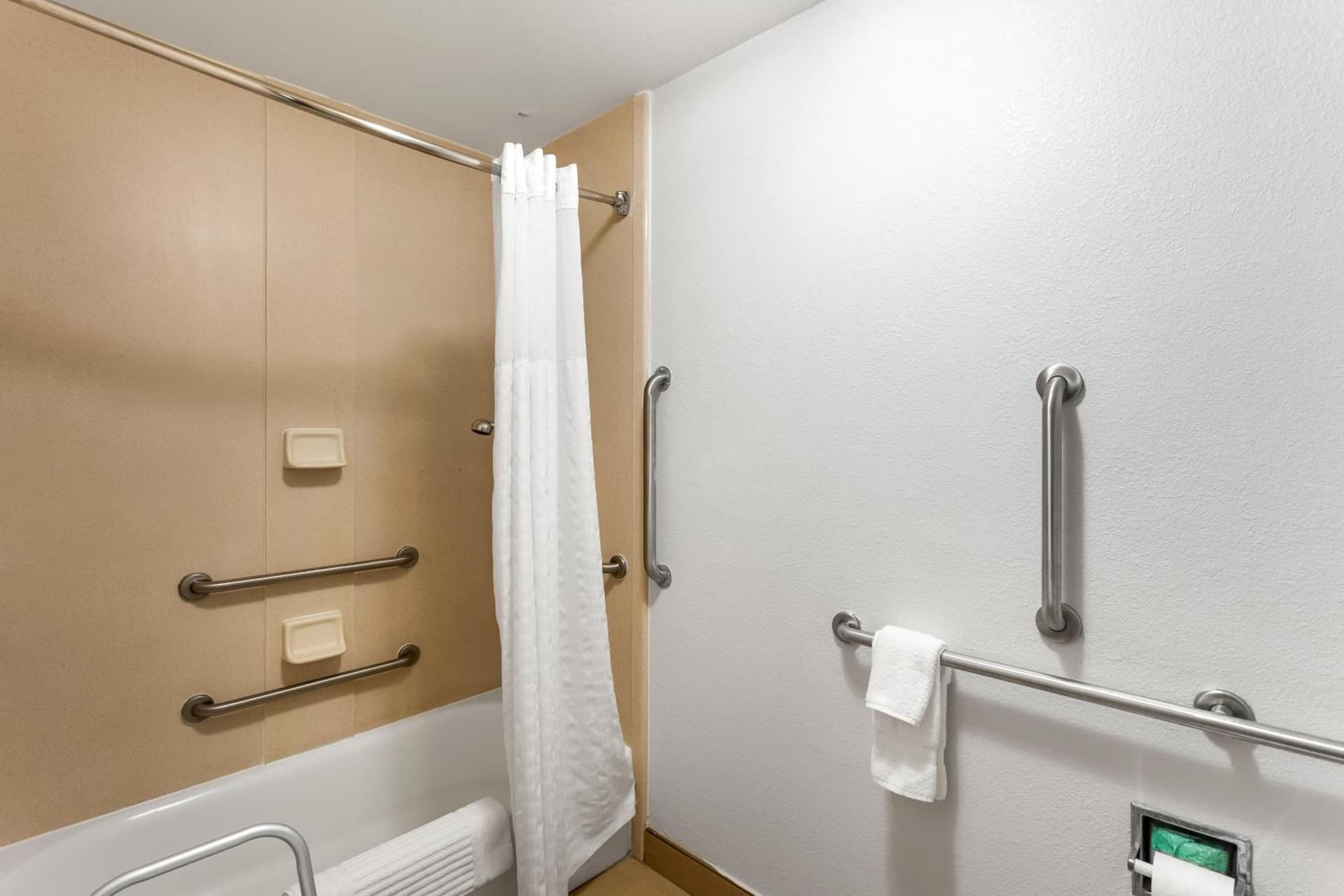Comfort Inn & Suites Kenosha-Pleasant Prairie gallery photo in Kenosha, WI — image 13