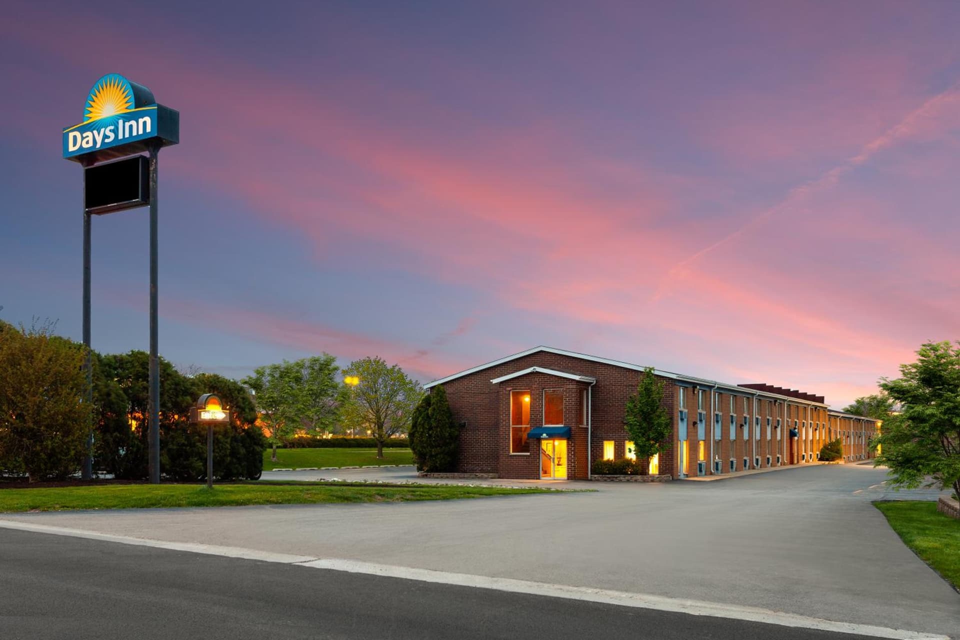 Days Inn by Wyndham Rockford I-90 Walking Distance to Casino gallery photo in Rockford, IL — image 9