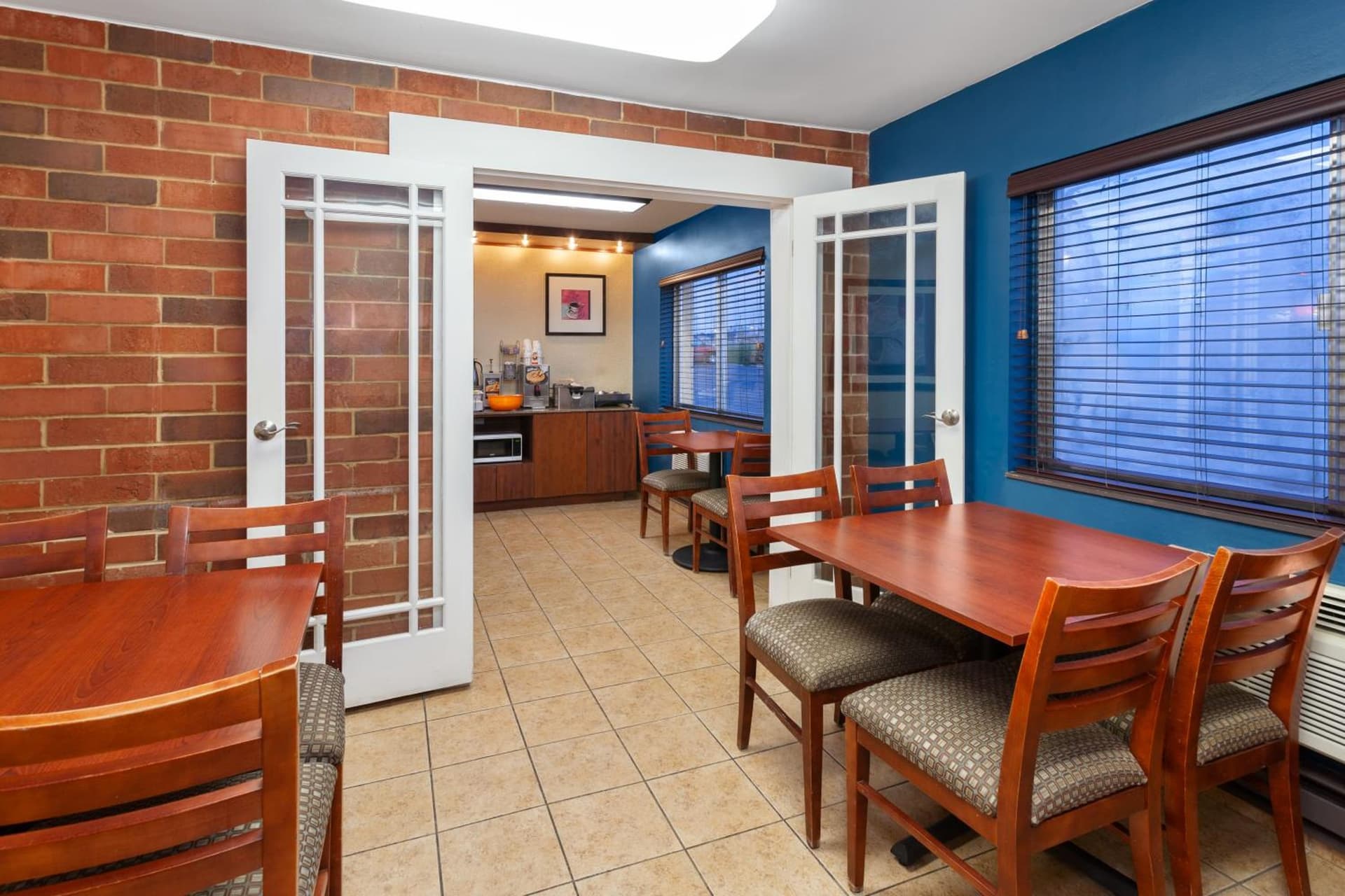Days Inn by Wyndham Rockford I-90 Walking Distance to Casino gallery photo in Rockford, IL — image 31