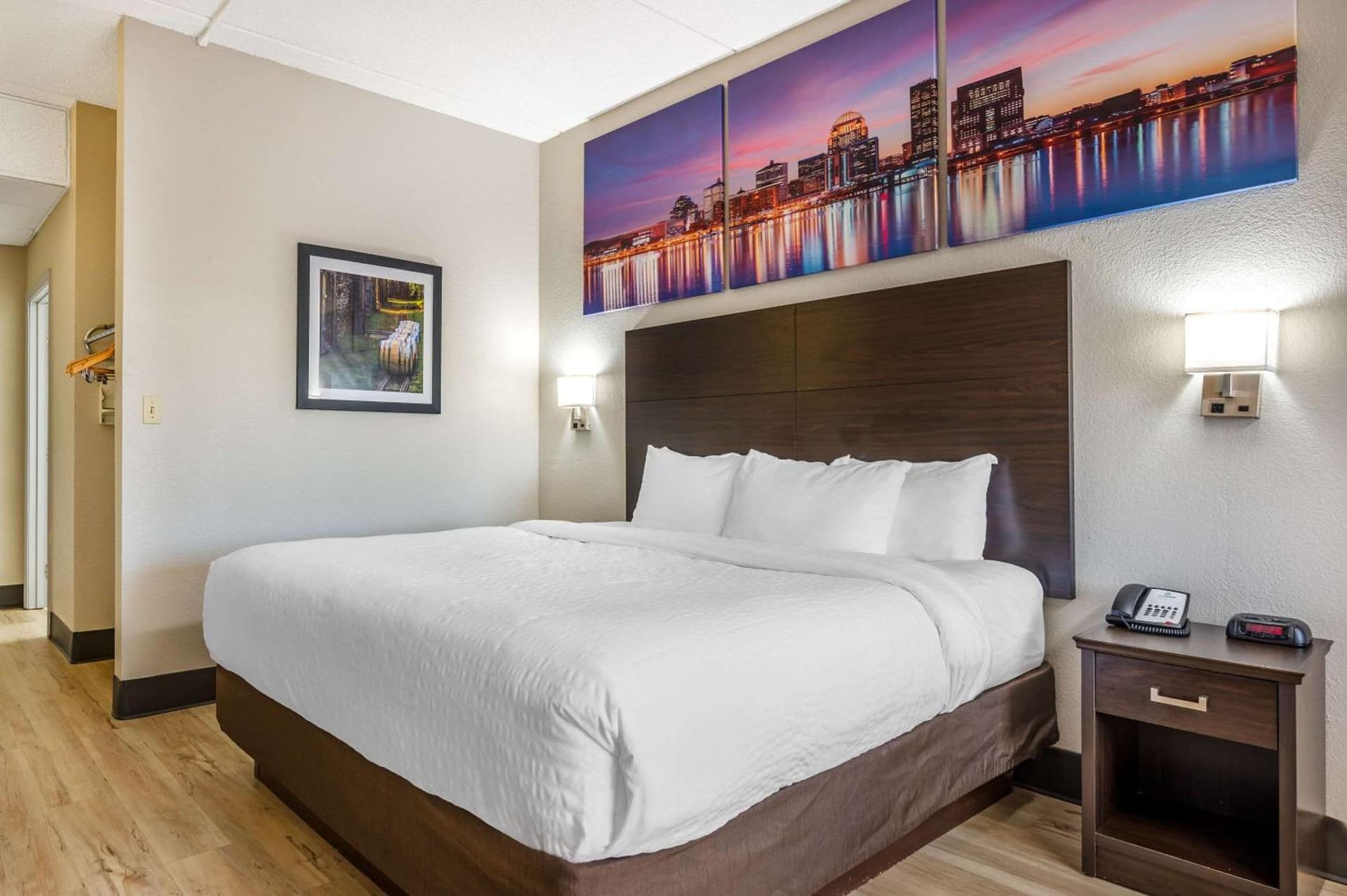 Clarion Pointe Louisville East gallery photo in Louisville, KY — image 31