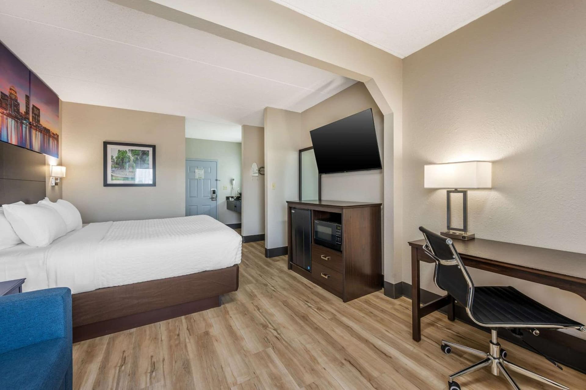 Clarion Pointe Louisville East gallery photo in Louisville, KY — image 5