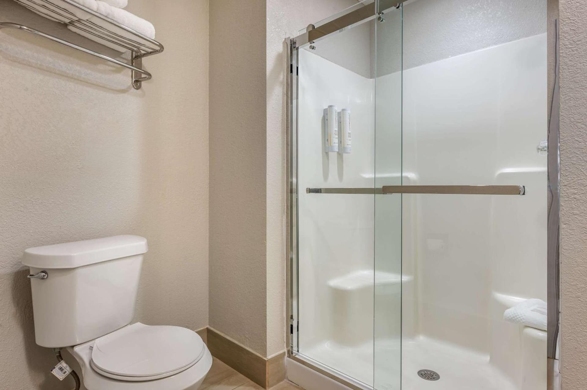 Clarion Pointe Louisville East gallery photo in Louisville, KY — image 15