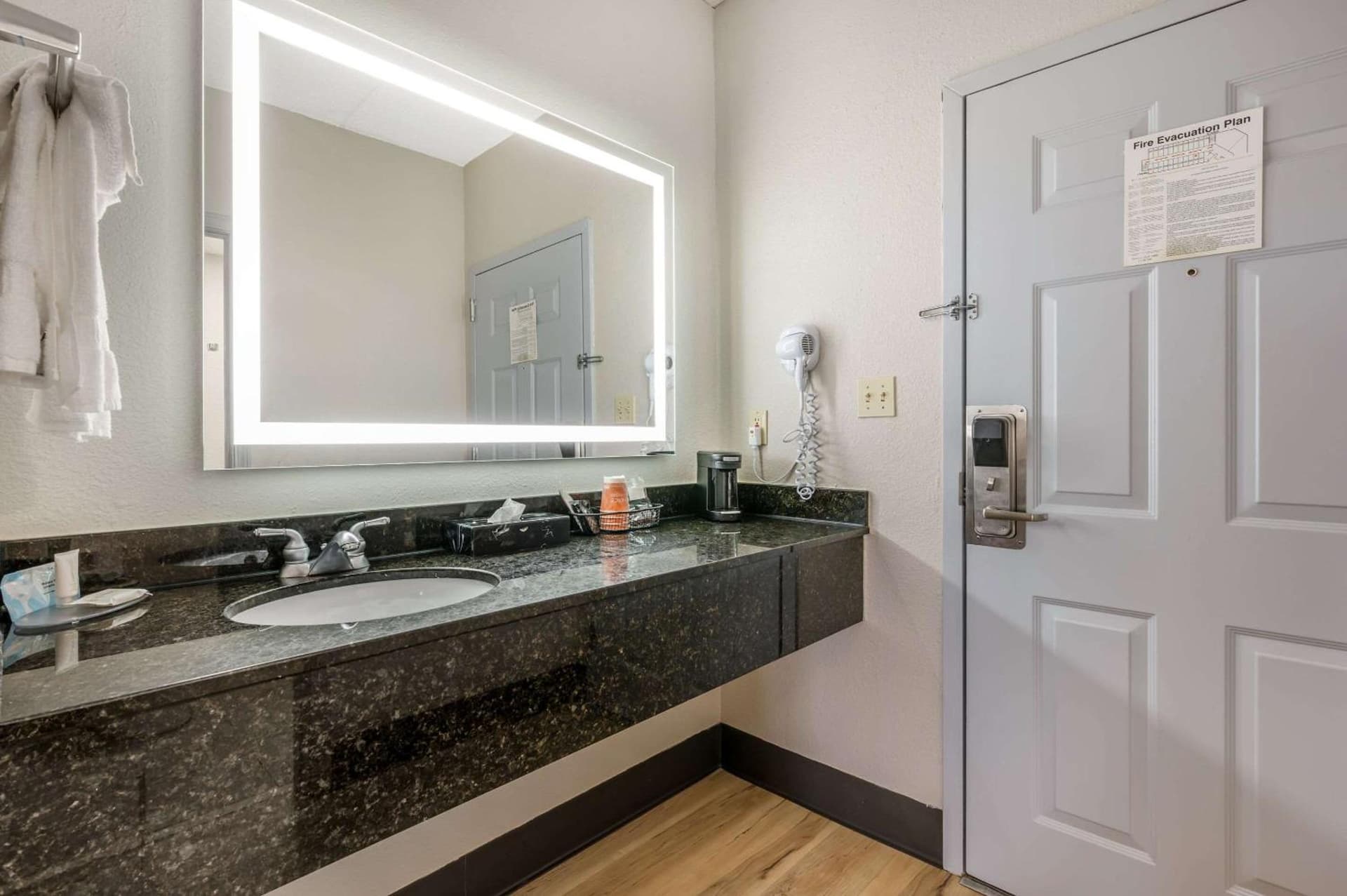 Clarion Pointe Louisville East gallery photo in Louisville, KY — image 6