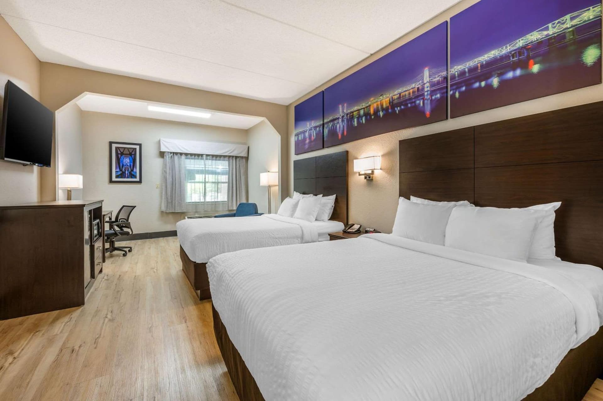 Clarion Pointe Louisville East gallery photo in Louisville, KY — image 7