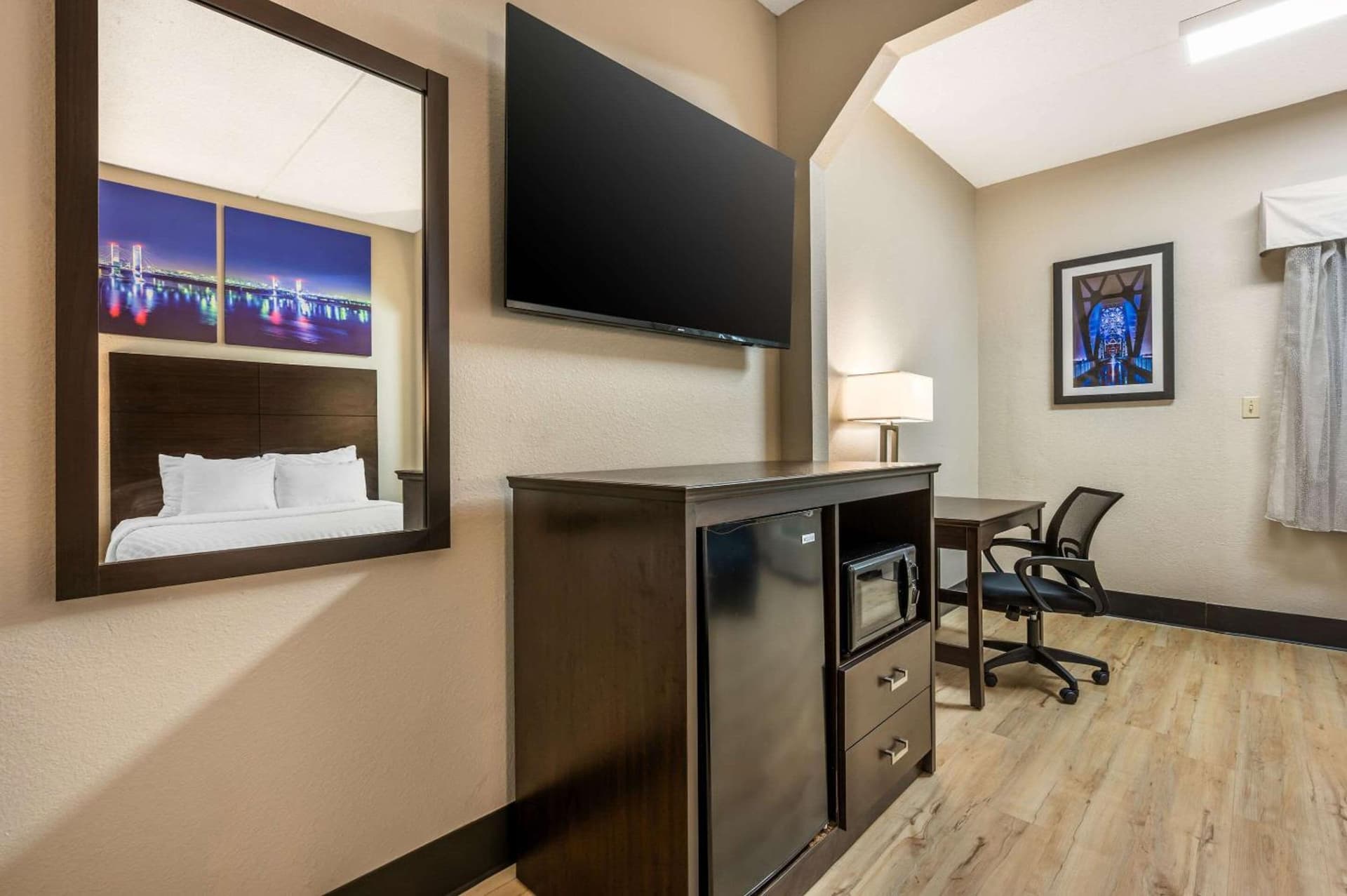 Clarion Pointe Louisville East gallery photo in Louisville, KY — image 11