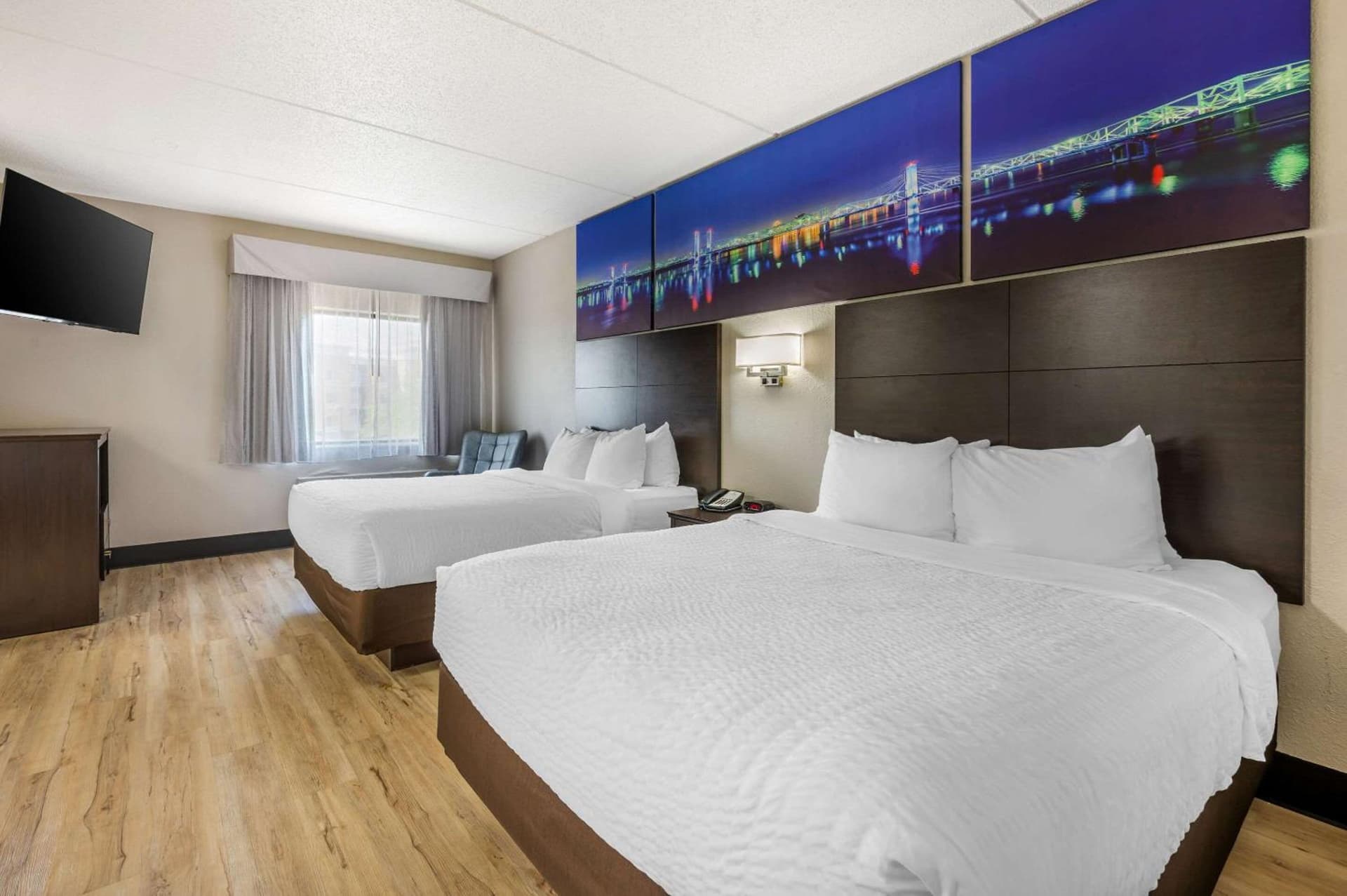 Clarion Pointe Louisville East gallery photo in Louisville, KY — image 20