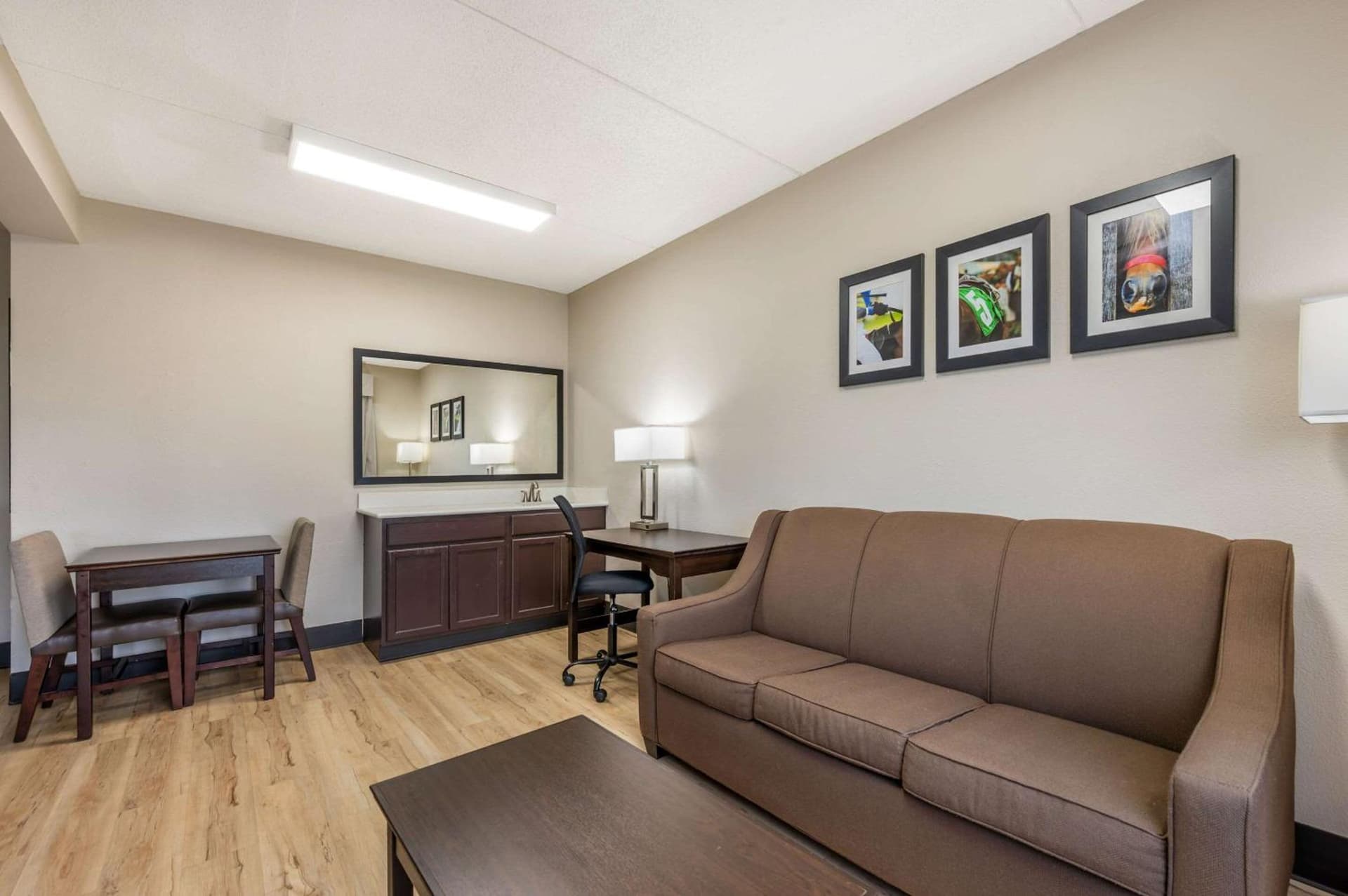 Clarion Pointe Louisville East gallery photo in Louisville, KY — image 40