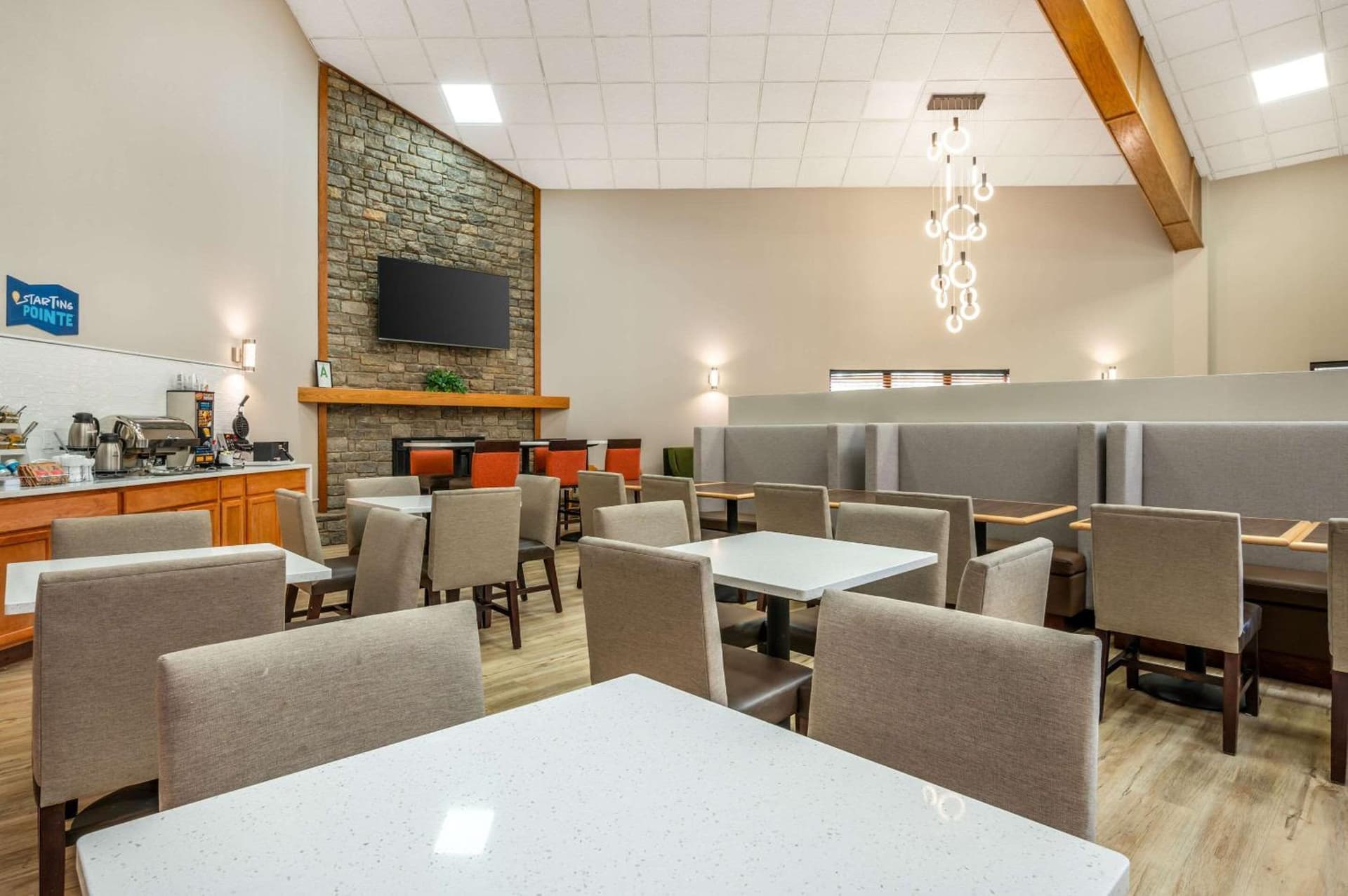 Clarion Pointe Louisville East gallery photo in Louisville, KY — image 4