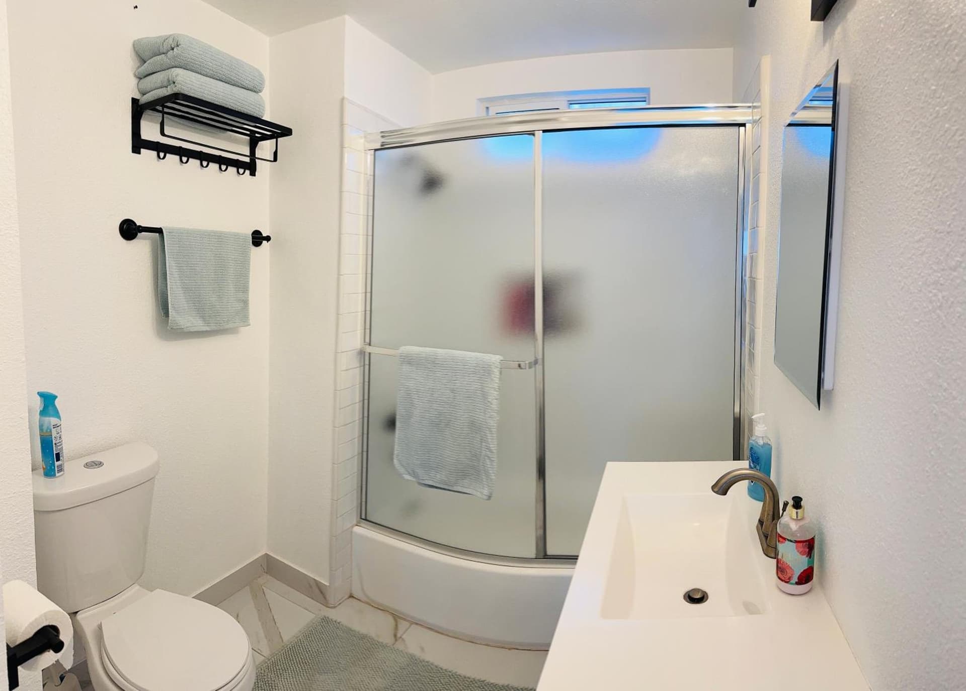 Glendale House property views in Glendale, CA — gallery photo 3