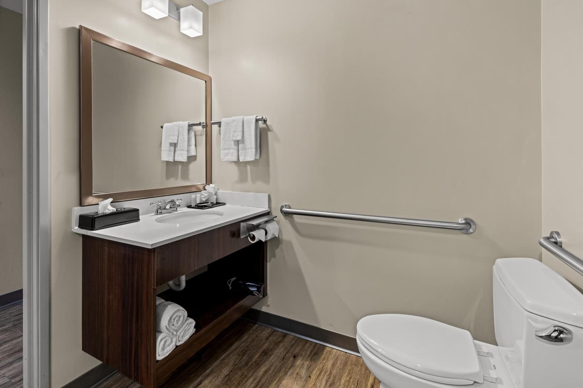 The Mulberry Hotel gallery photo in Westlake, LA — image 6
