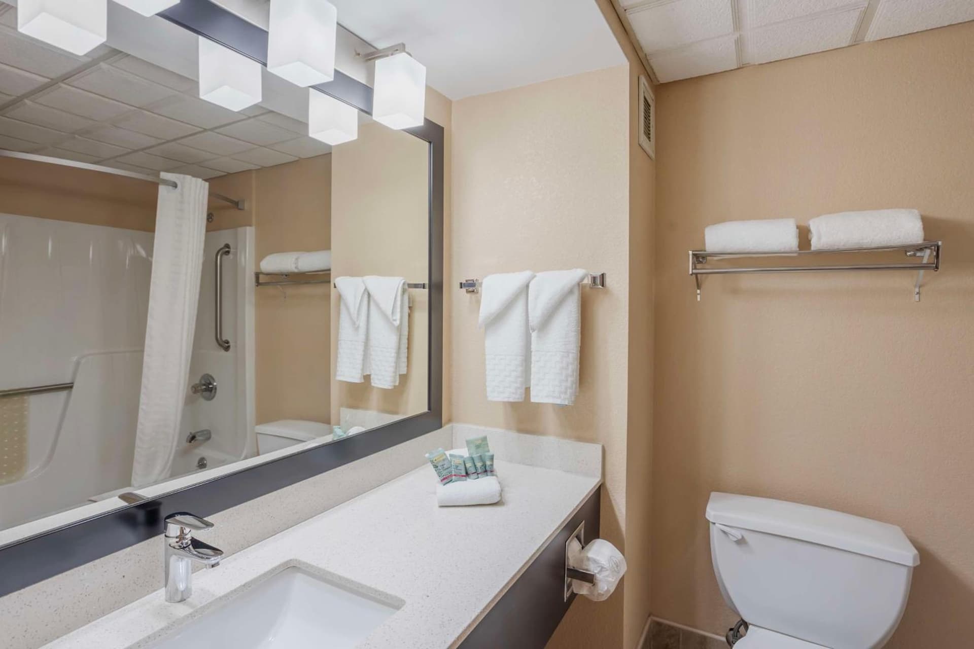 Best Western Inn at Blakeslee-Pocono gallery photo in Blakeslee, PA — image 44