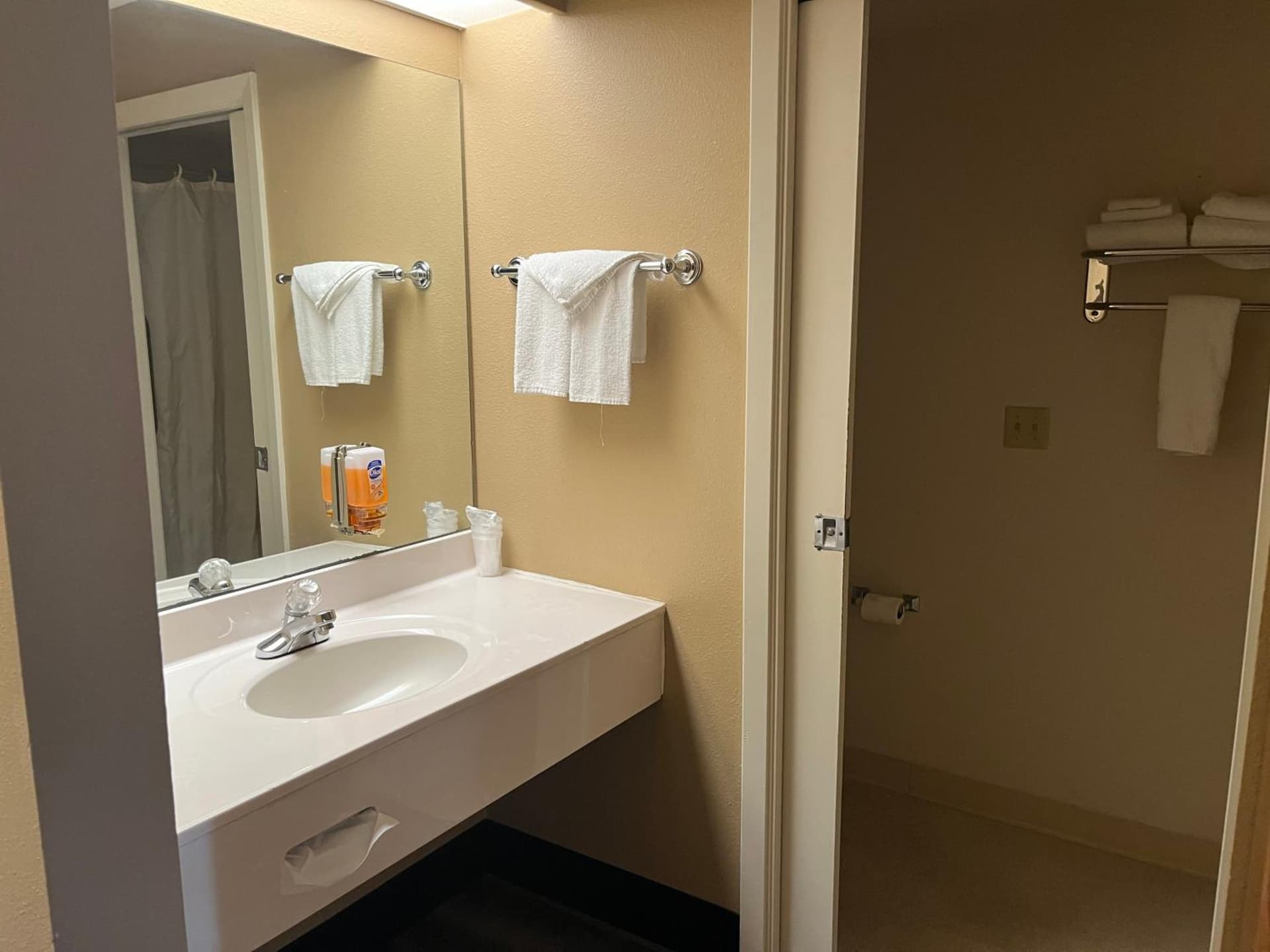 Americas Best Value Inn Kalispell interior in Kalispell, MT — gallery photo 2