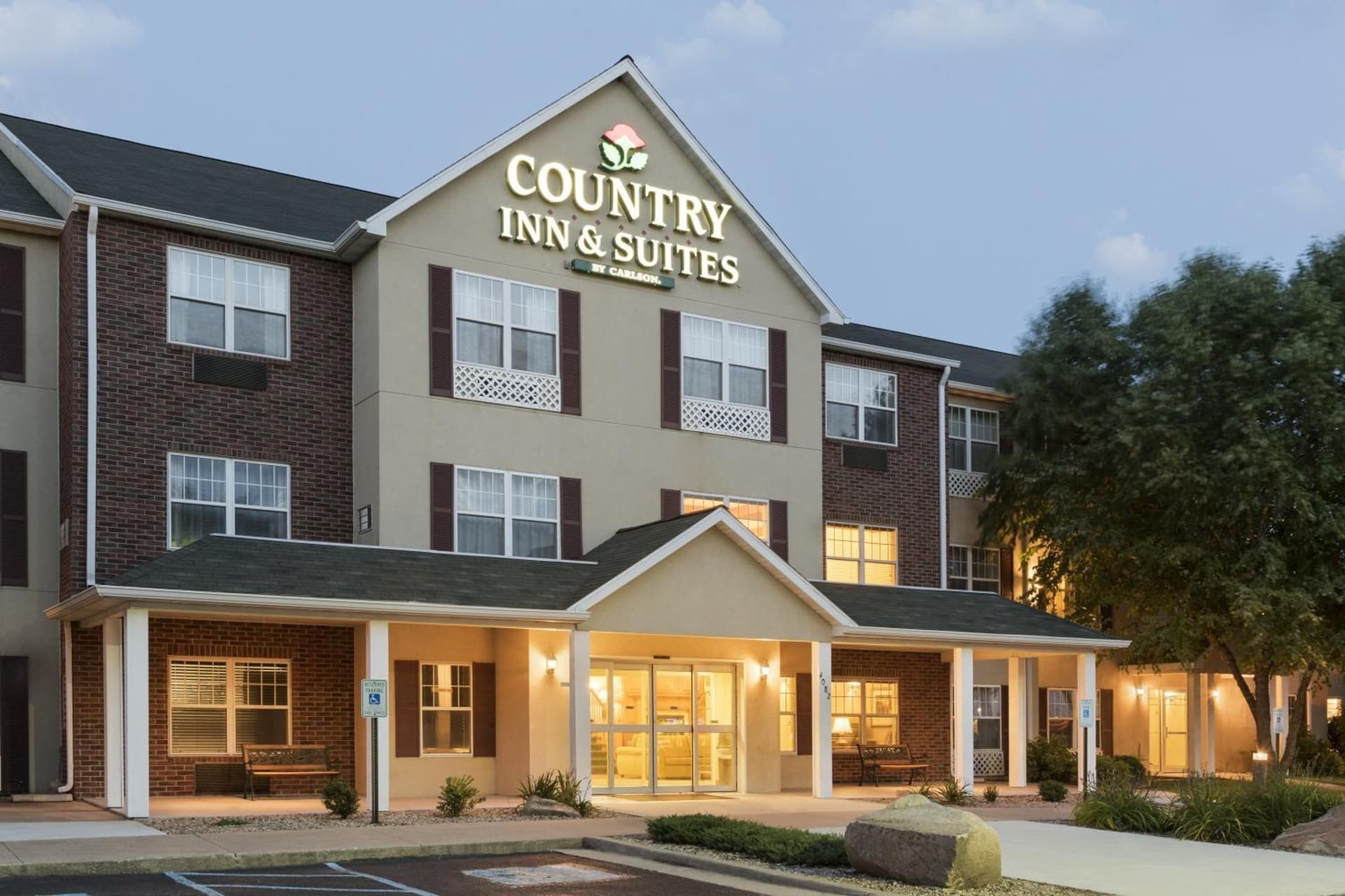 Country Inn & Suites by Radisson, Mason City, IA featured exterior or lobby in Mason City, IA — similar hotel