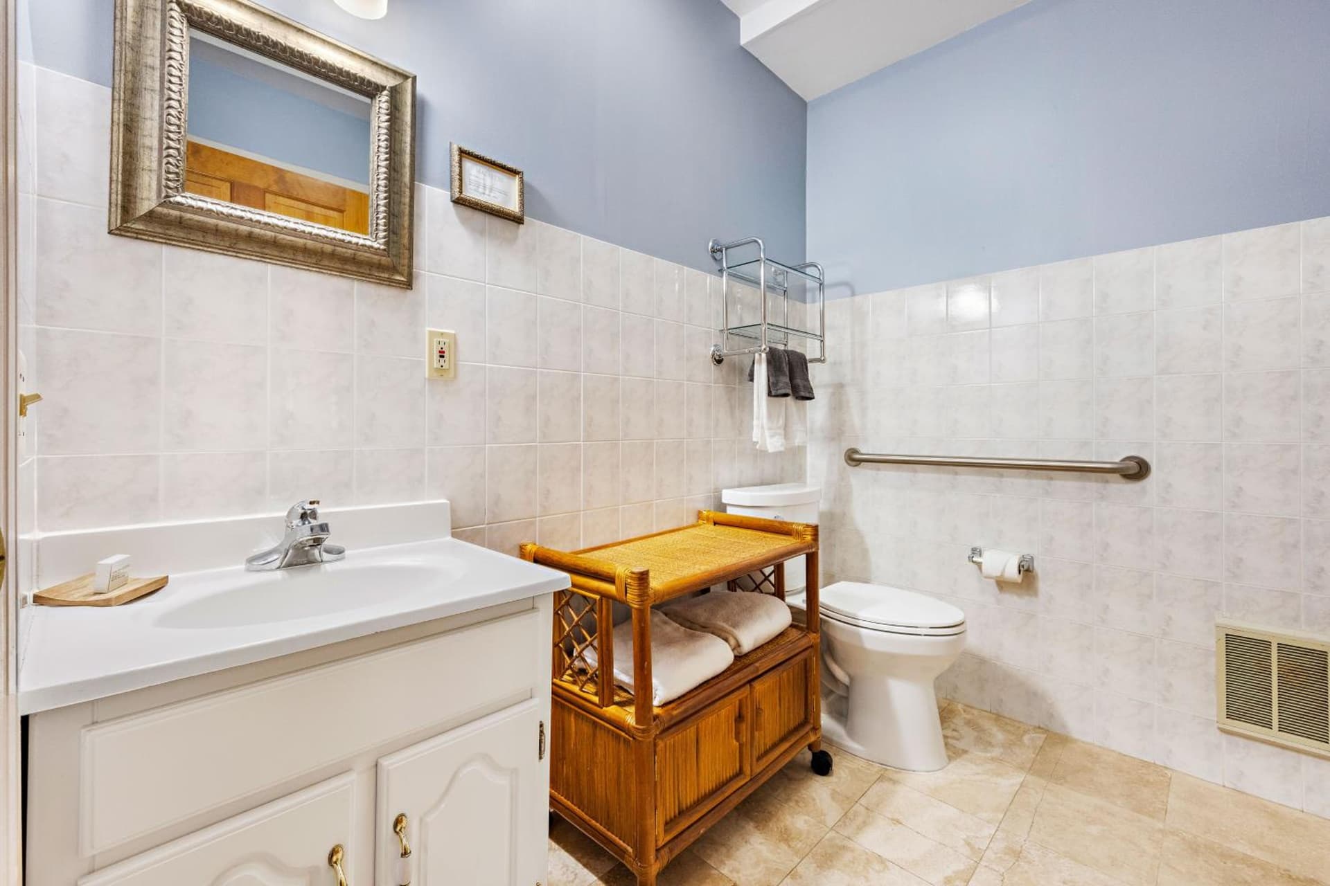 Majestic Hotel gallery photo in Ocean Grove, NJ — image 25