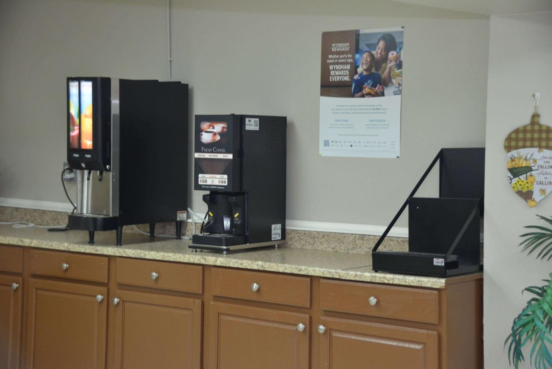Super 8 by Wyndham Fredericksburg property views in Fredericksburg, VA — gallery photo 3