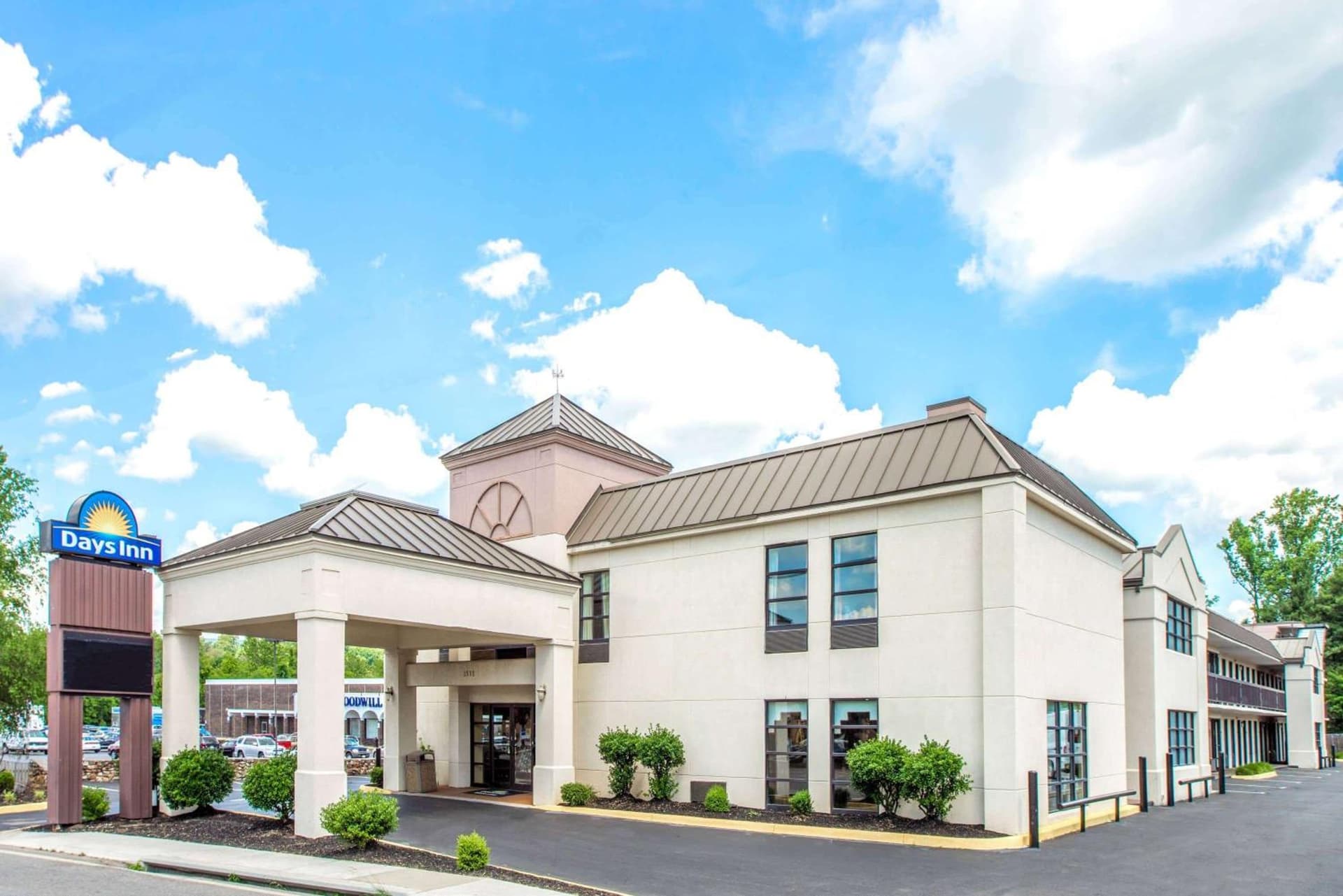 Days Inn by Wyndham Salem property views in Salem, VA — gallery photo 3