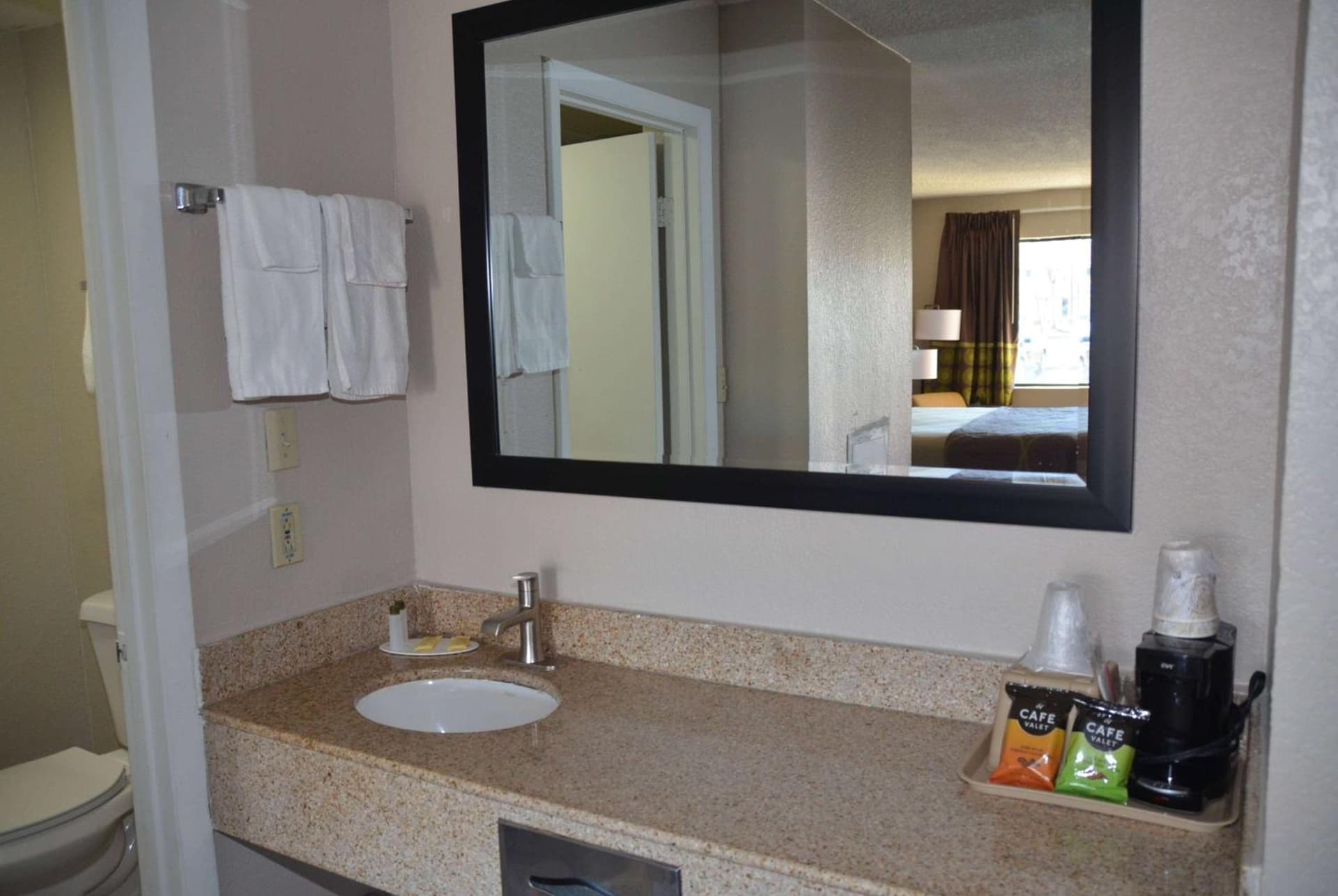 Super 8 by Wyndham Fredericksburg gallery photo in Fredericksburg, VA — image 4