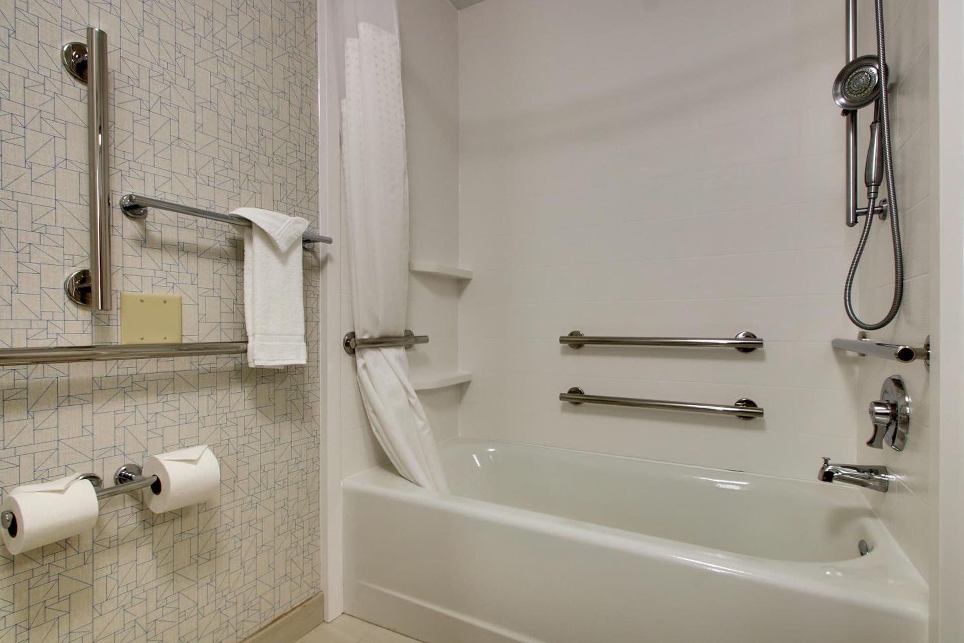 Holiday Inn Express Hotel & Suites Morris by IHG interior in Morris, IL — gallery photo 2