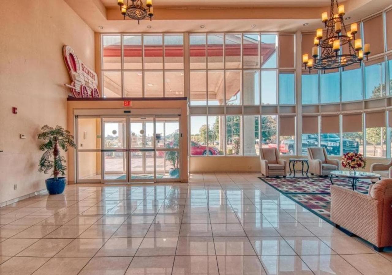 Express inn & suites gallery photo in Norman, OK — image 4
