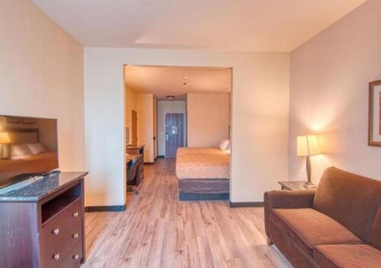 Express inn & suites gallery photo in Norman, OK — image 5