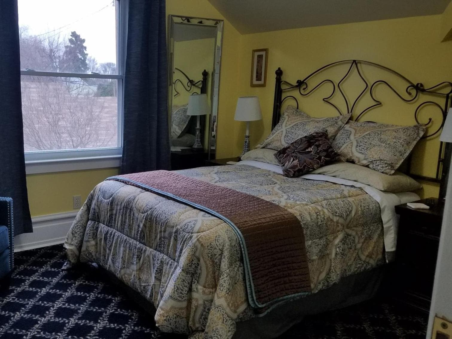Abbey House Inn interior in Winters, CA — gallery photo 2