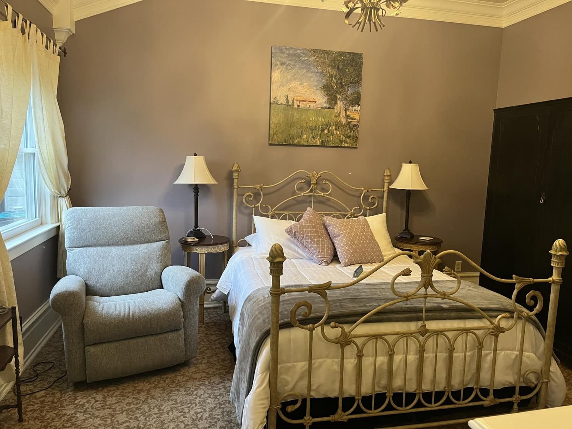 Abbey House Inn gallery photo in Winters, CA — image 10