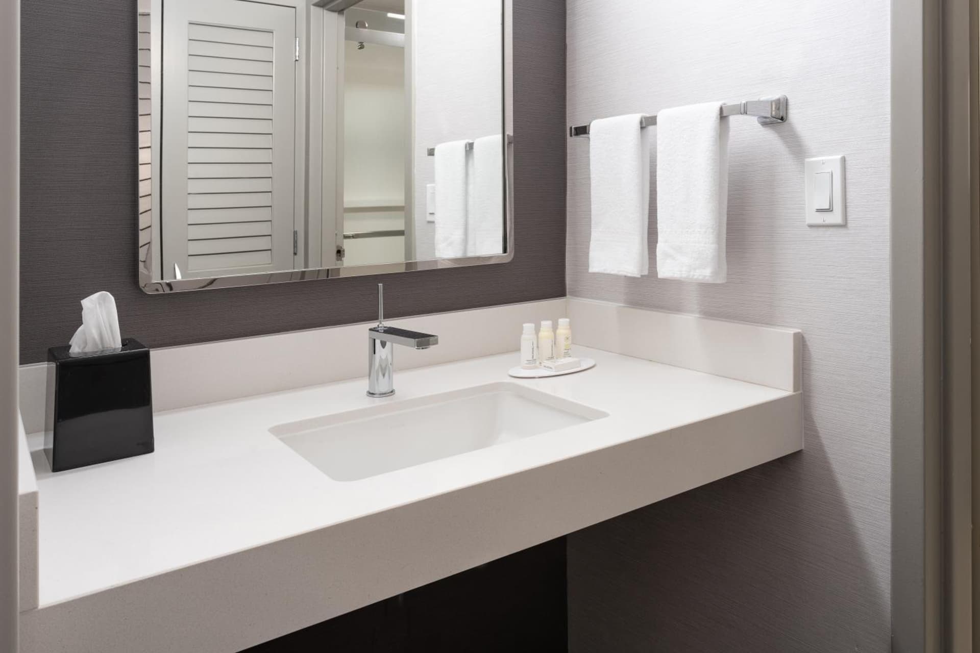 Courtyard by Marriott West Palm Beach interior in West Palm Beach, FL — gallery photo 2