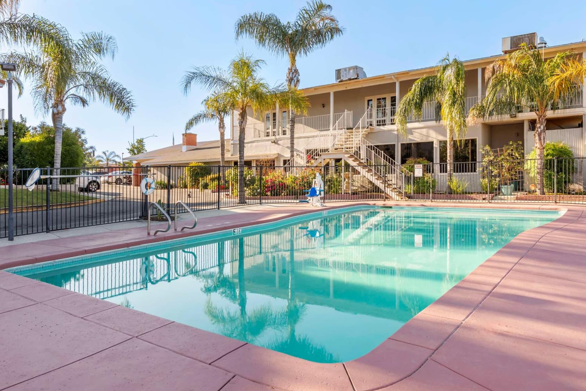 Best Western Plus Hill House interior in Bakersfield, CA — gallery photo 2